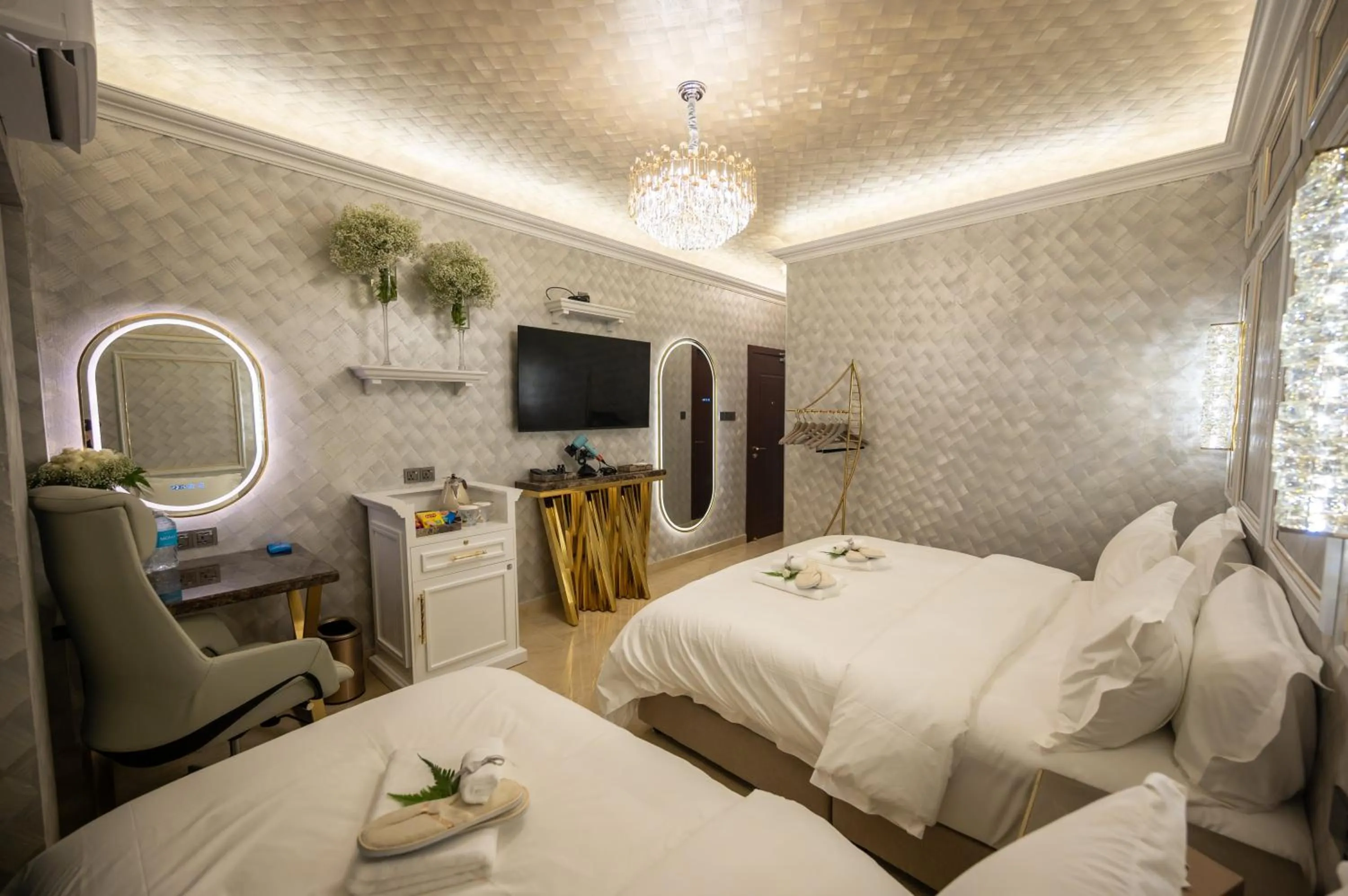 Photo of the whole room, Bed in Ritz Residence, Imago Mall Loft B