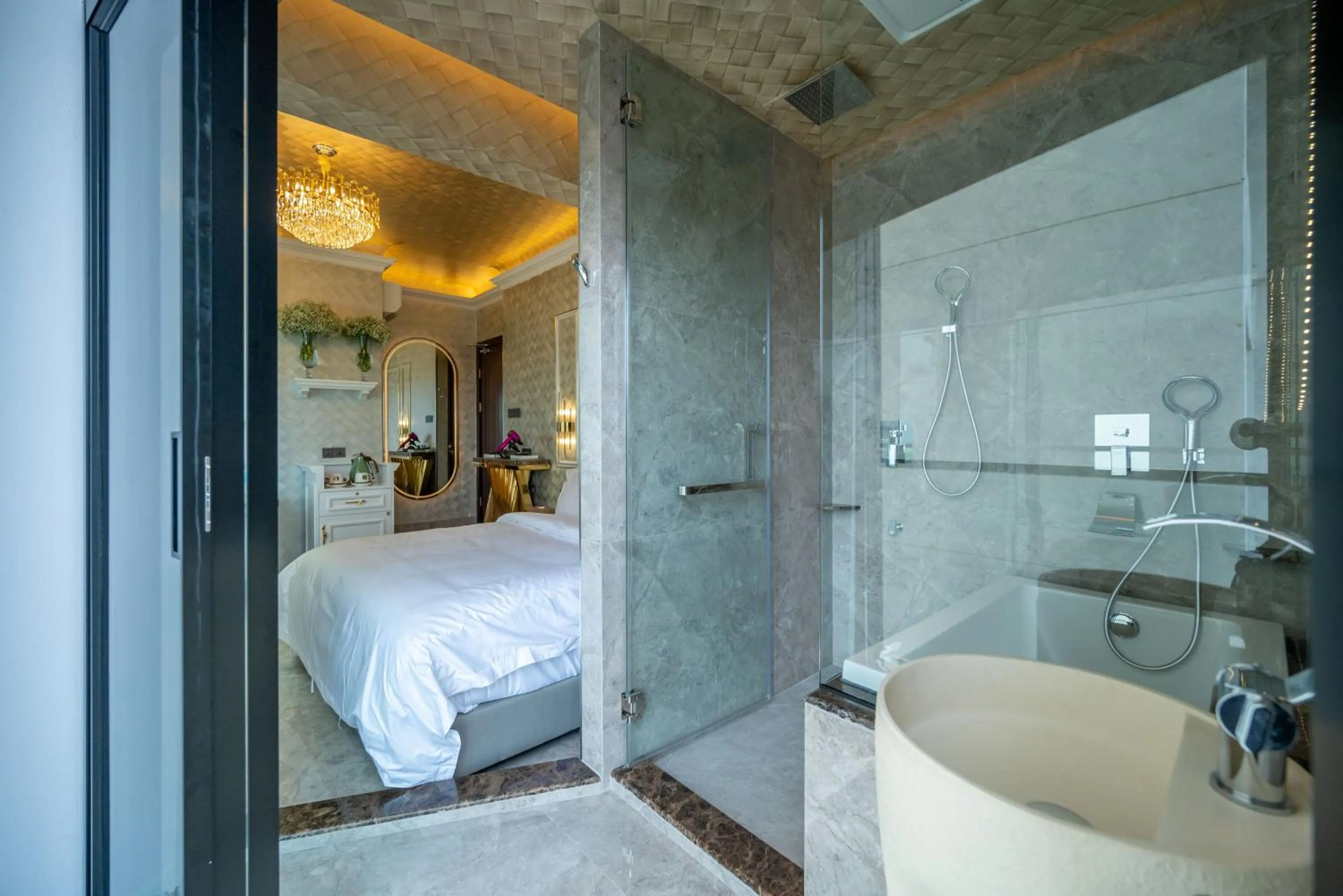 Shower, Bed in Ritz Residence, Imago Mall Loft B