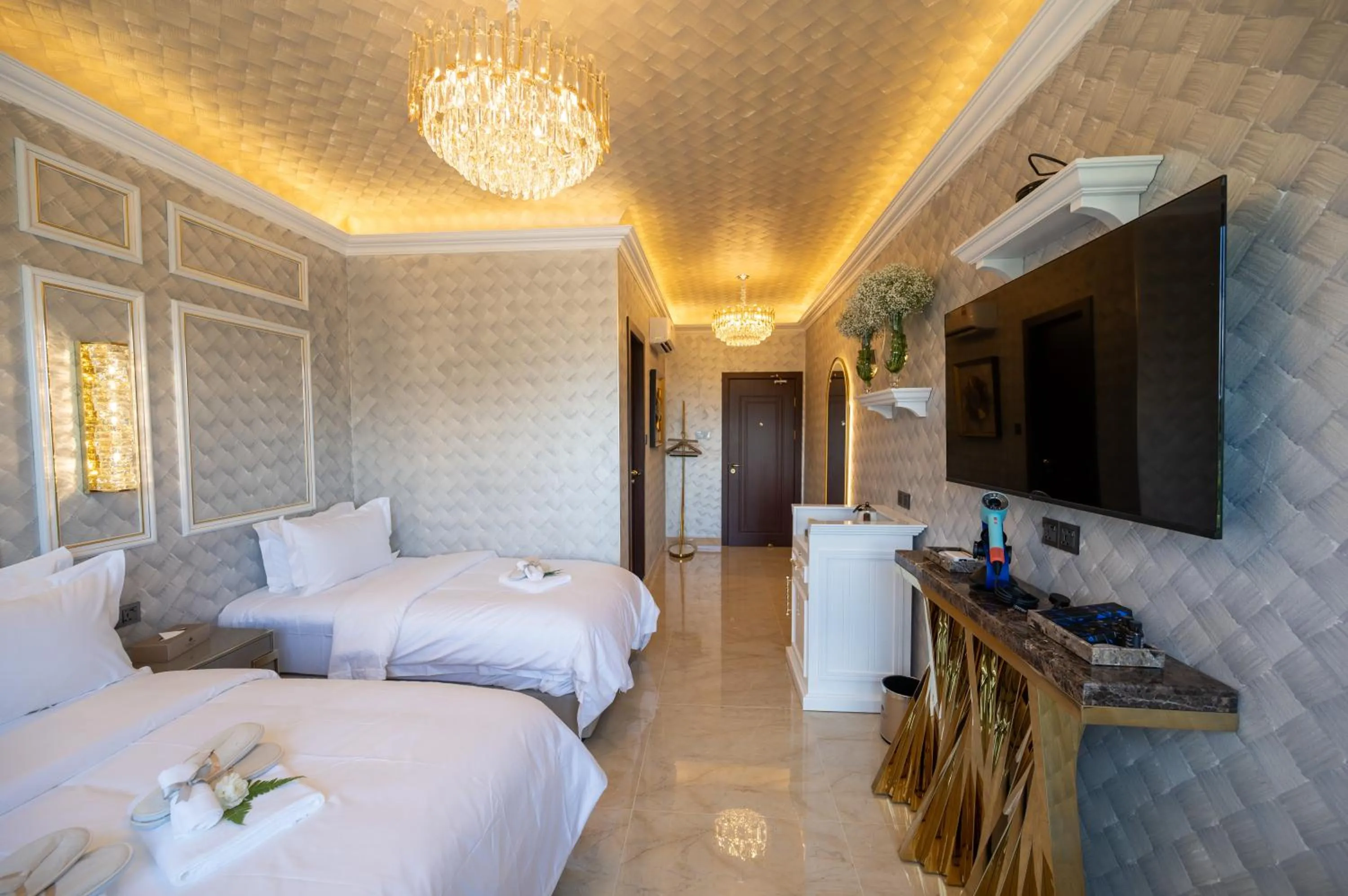 Photo of the whole room, Bed in Ritz Residence, Imago Mall Loft B