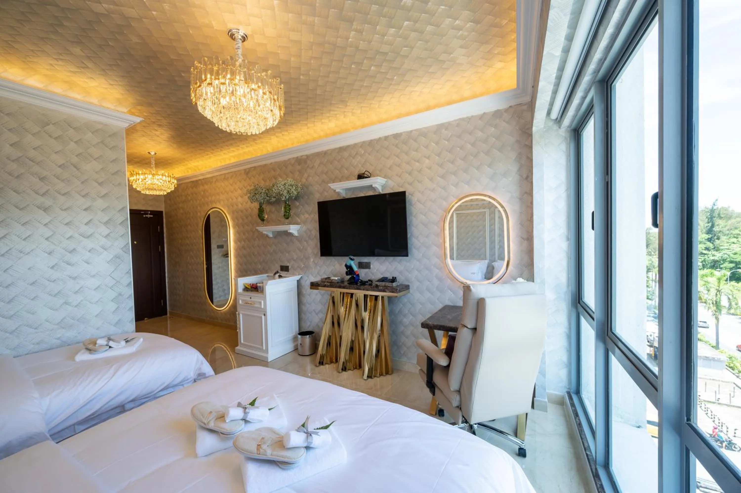 Bedroom, Bed in Ritz Residence, Imago Mall Loft B