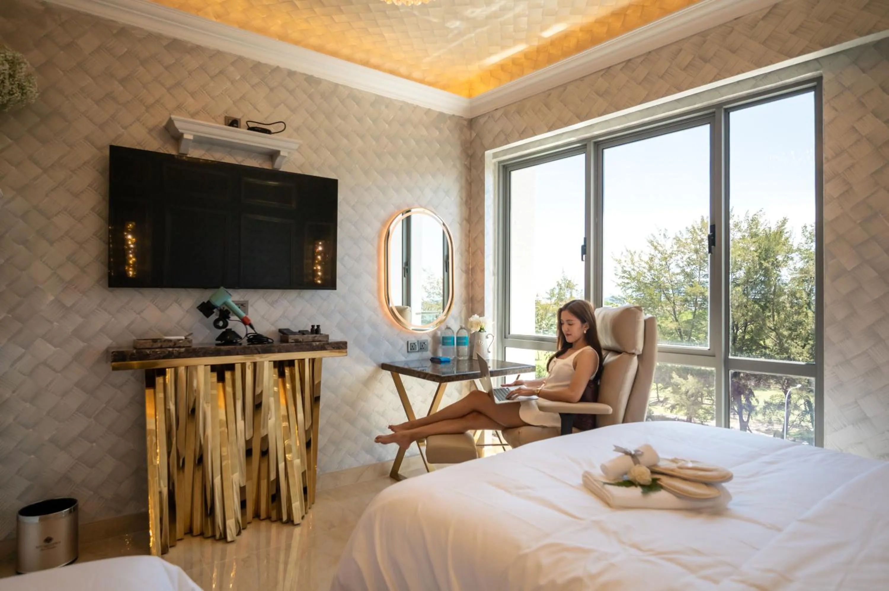 Bedroom, Bed in Ritz Residence, Imago Mall Loft B