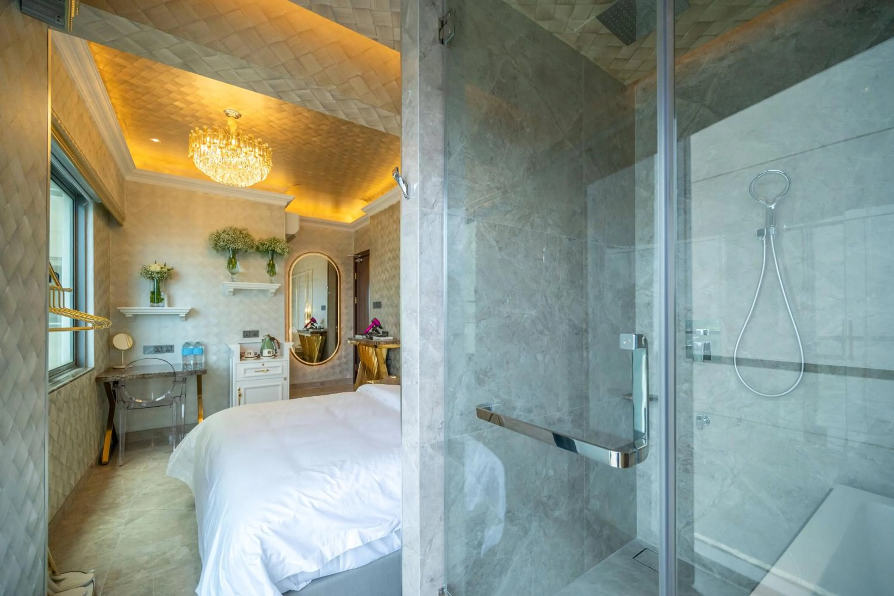 Shower, Bed in Ritz Residence, Imago Mall Loft B