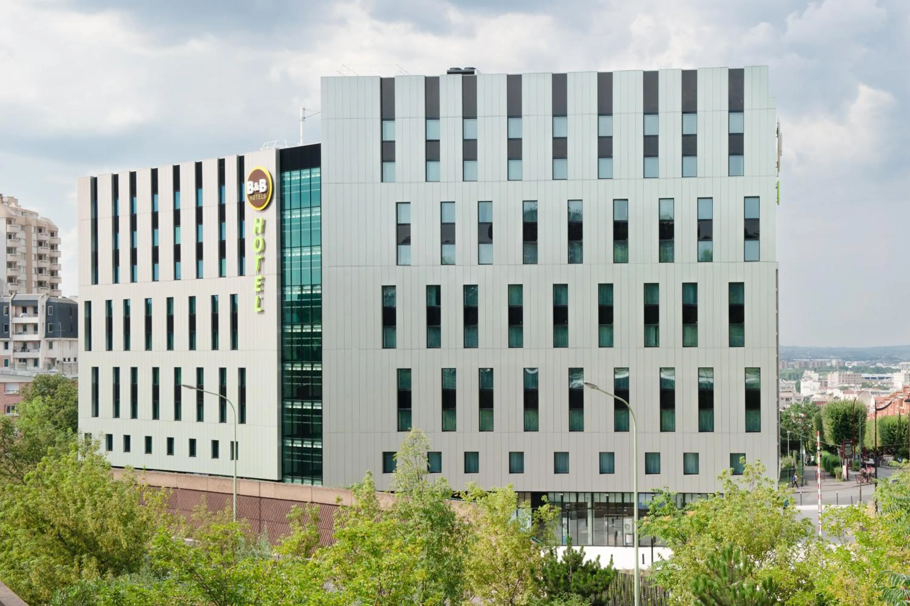 Property building in B&B HOTEL Paris Porte des Lilas