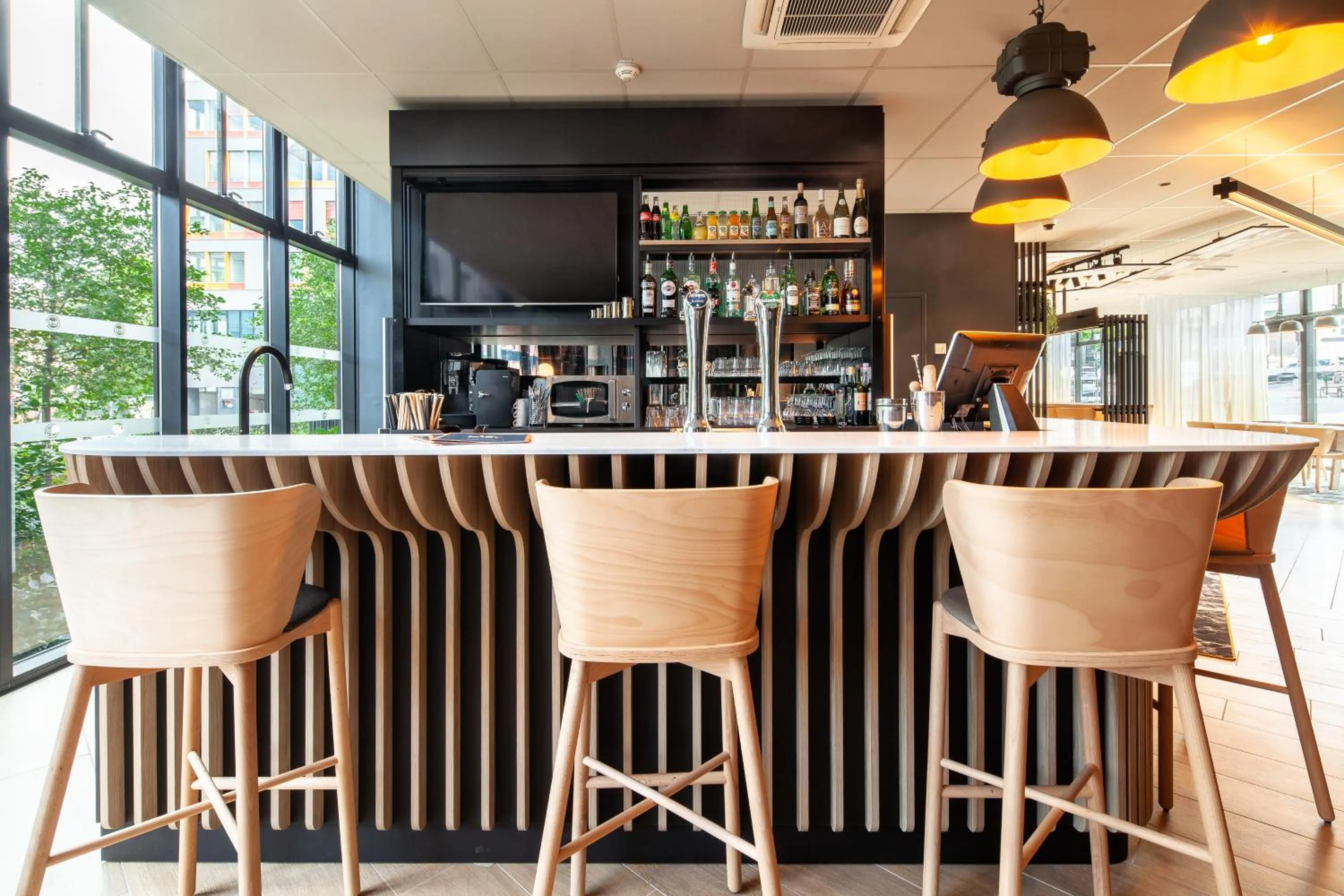 Lounge or bar in B&B HOTEL Paris Porte des Lilas