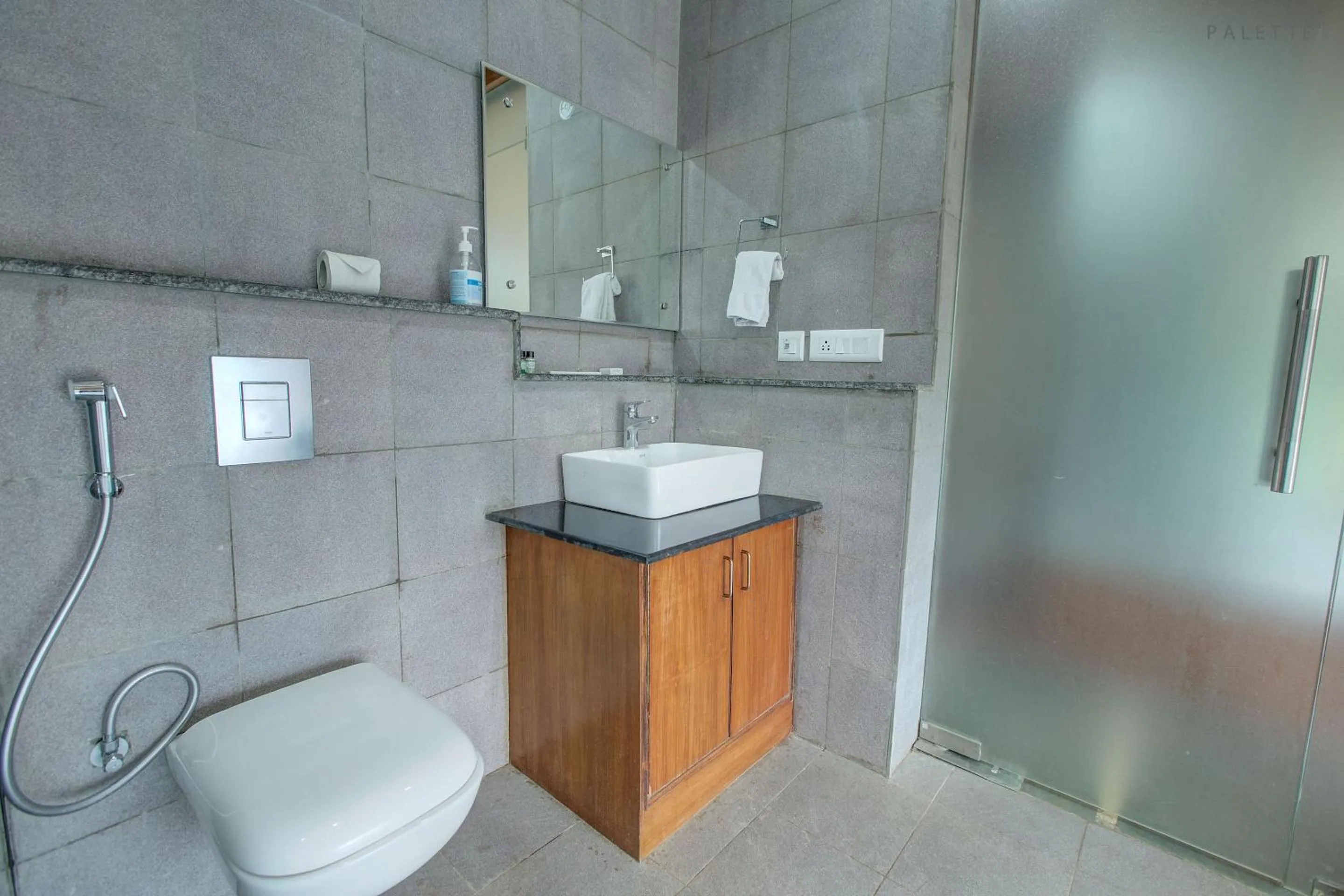 Shower in The Cloyster Resort and Spa