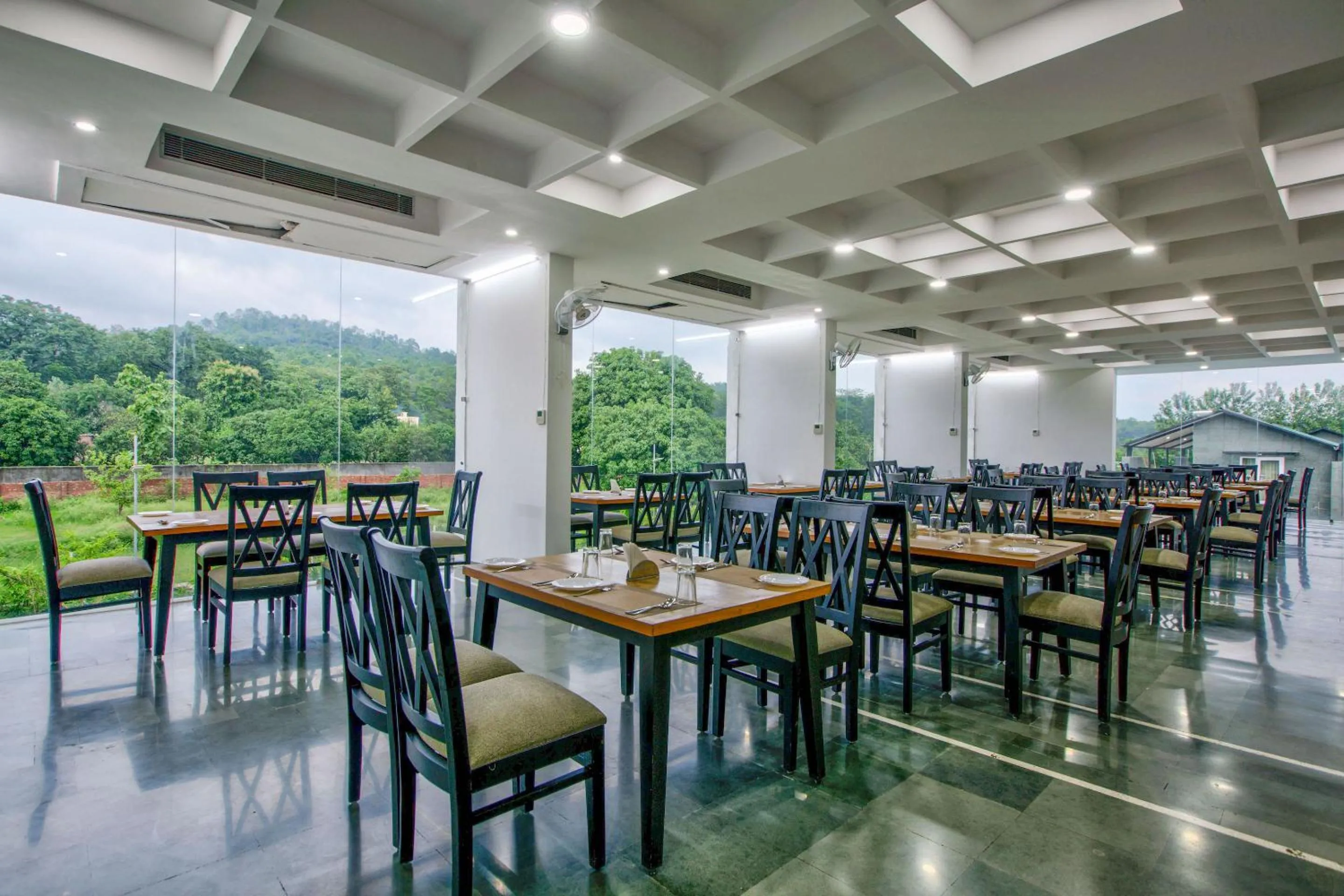 Restaurant/places to eat in The Cloyster Resort and Spa