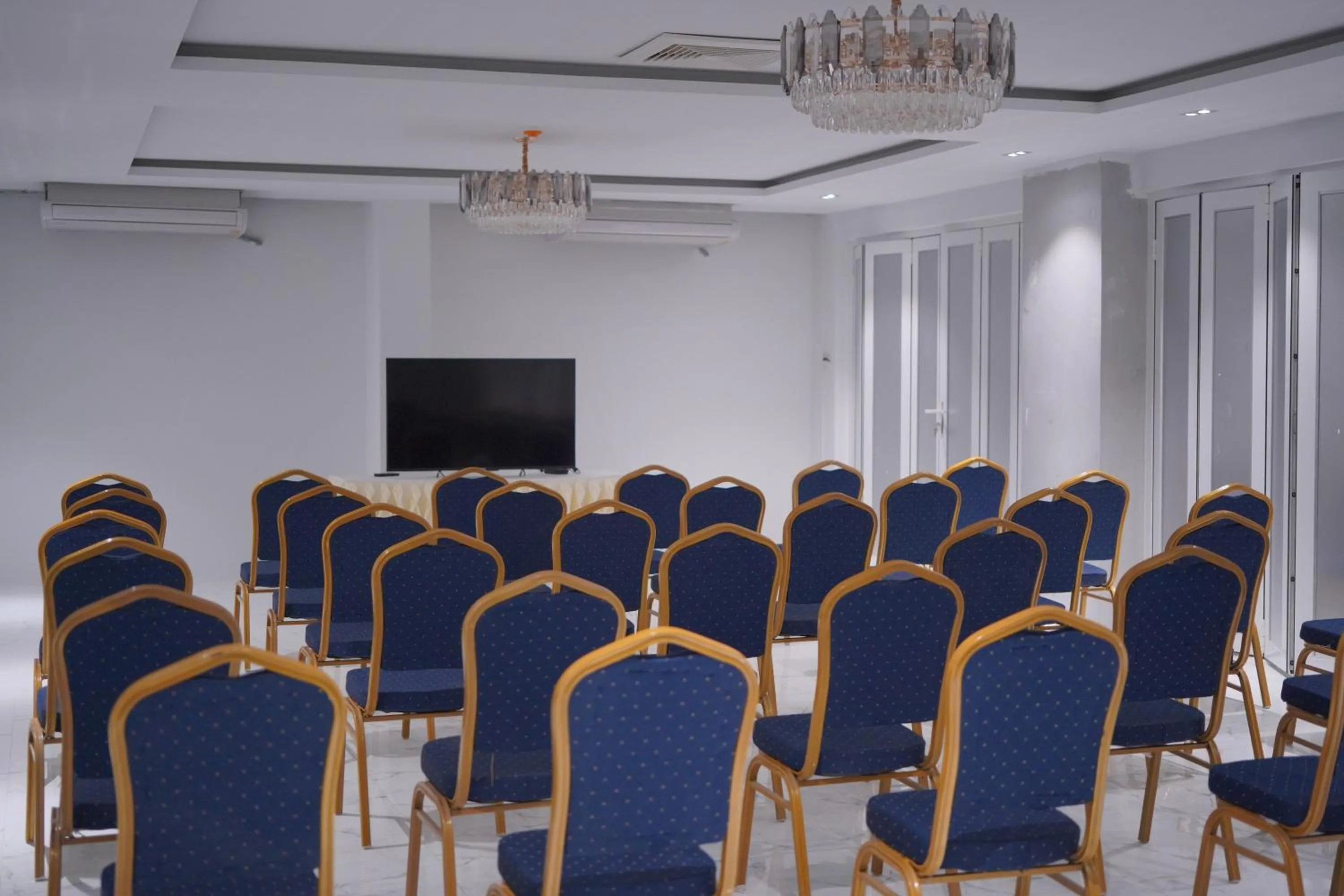 Business facilities in D Eco Wellness Center