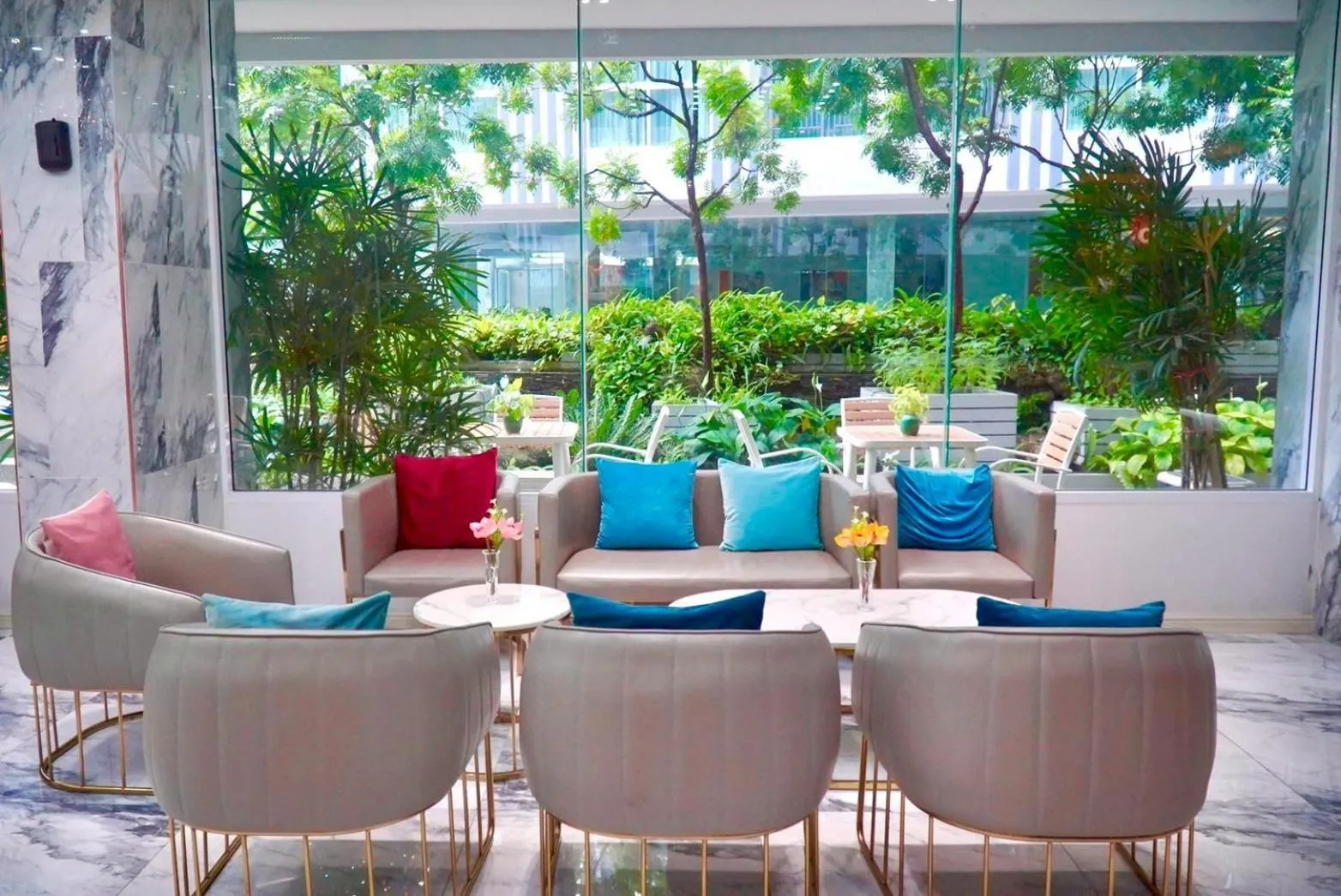 Communal lounge/ TV room in D Eco Wellness Center