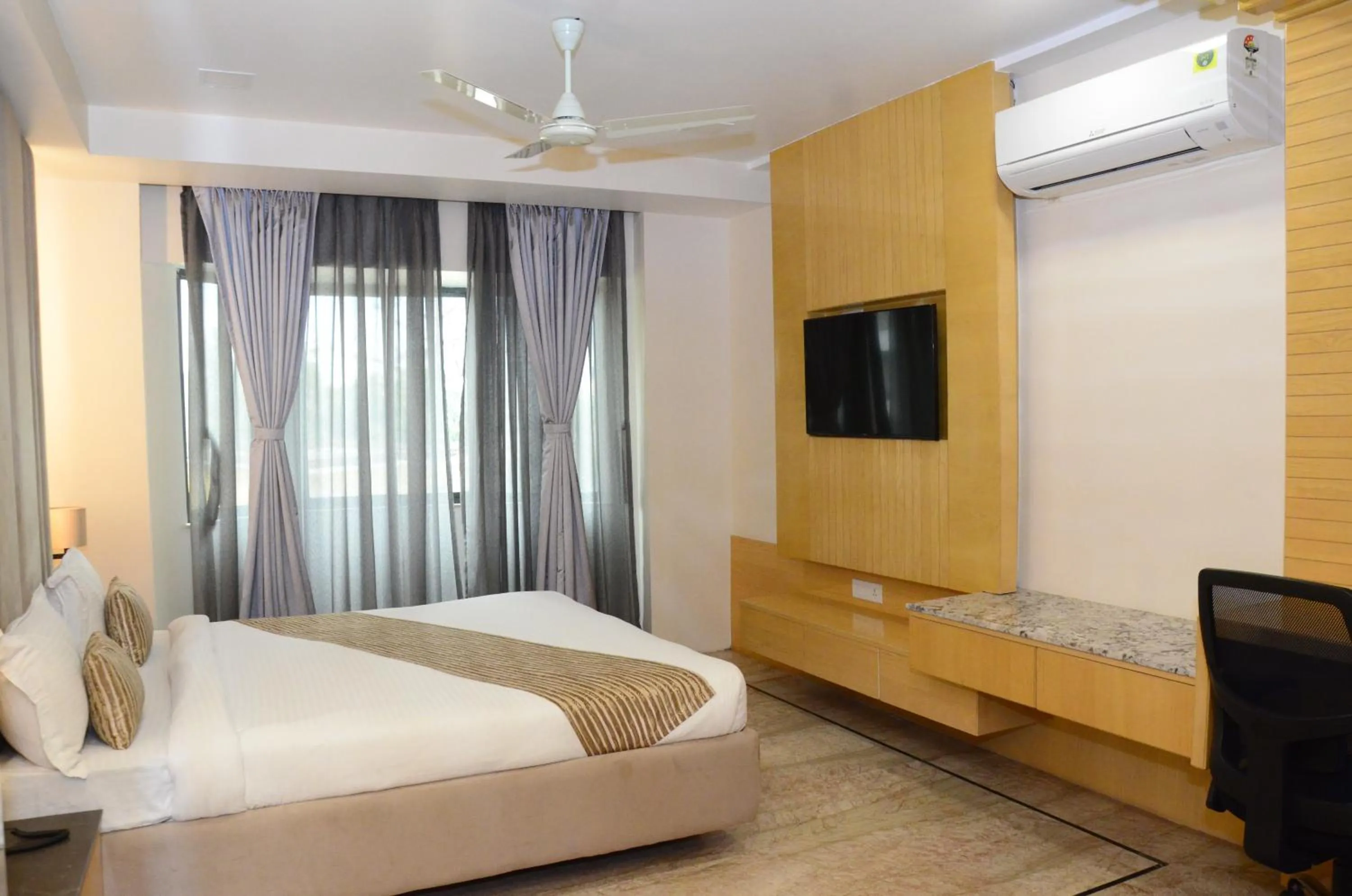 Communal lounge/ TV room, Bed in CRYTSAL RESIDENCY