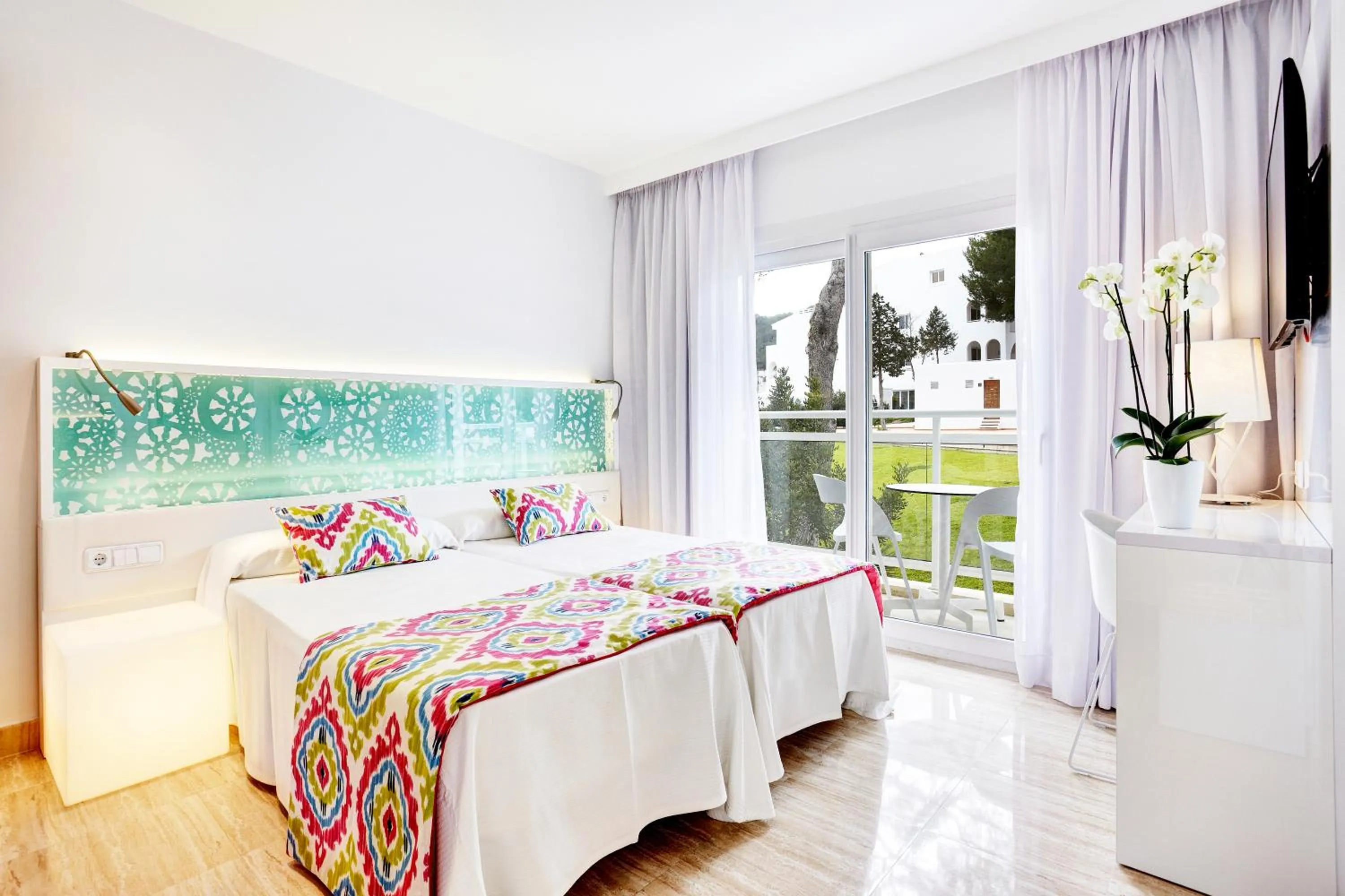 Bed in Grupotel Ibiza Beach Resort - Adults Only