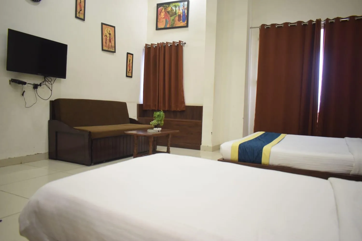 Bed in Hotel Lakshya Sheesh Mahal Indore