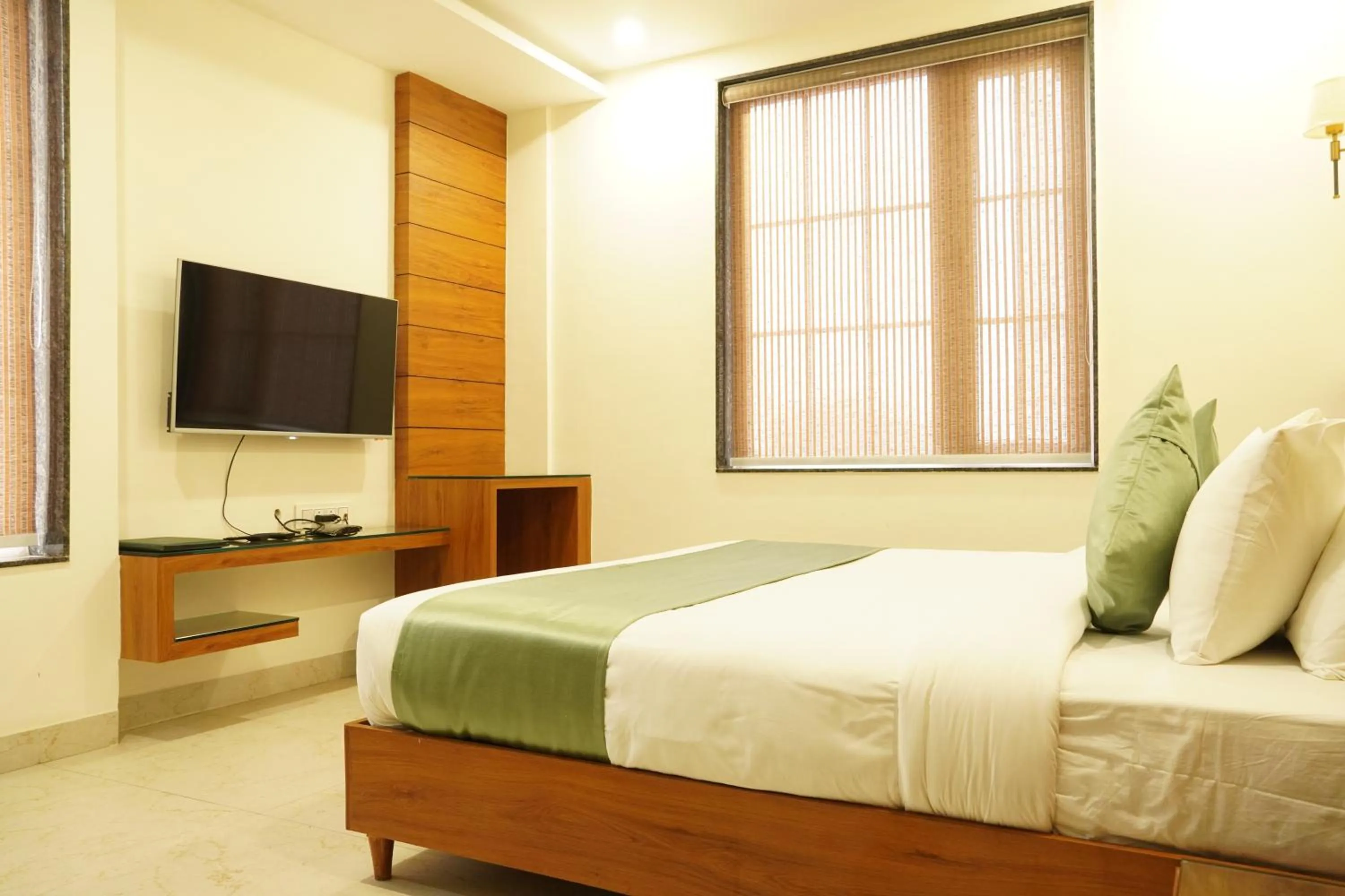 Communal lounge/ TV room, Bed in Hotel Heera Residency