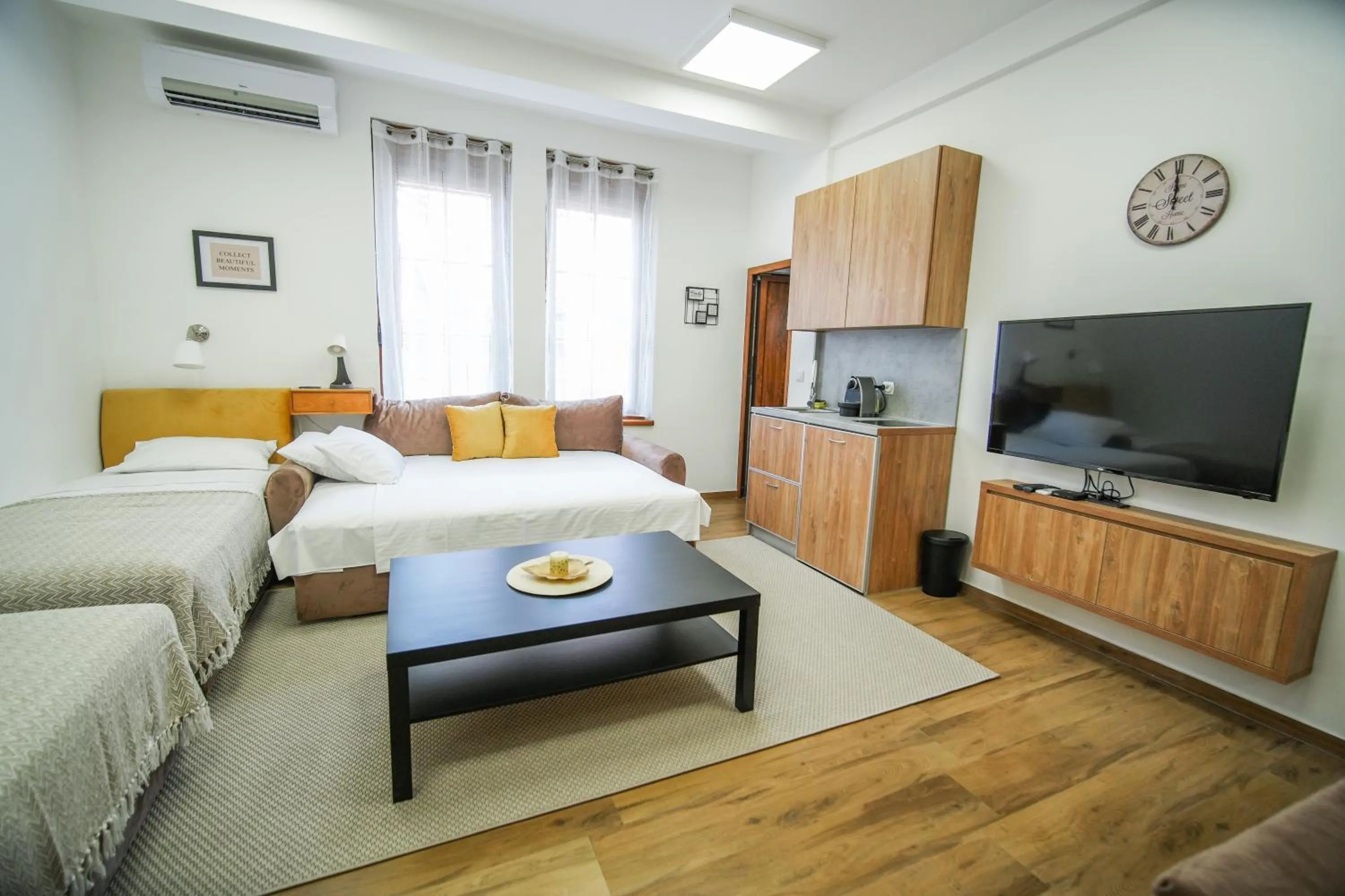 Photo of the whole room, Bed in PRENOCISTE SOLE