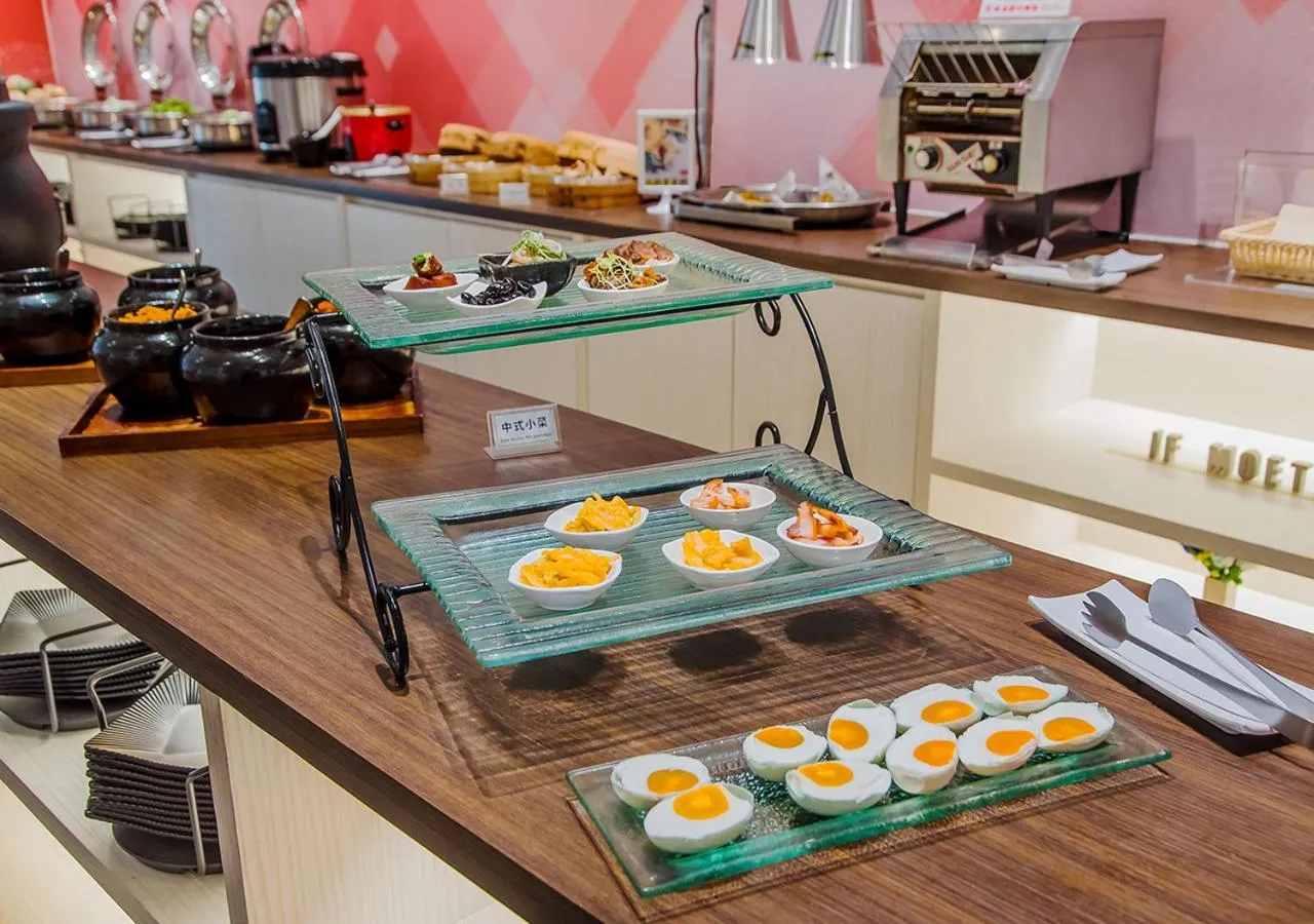 Restaurant/places to eat in IF漫旅館 IF Motel