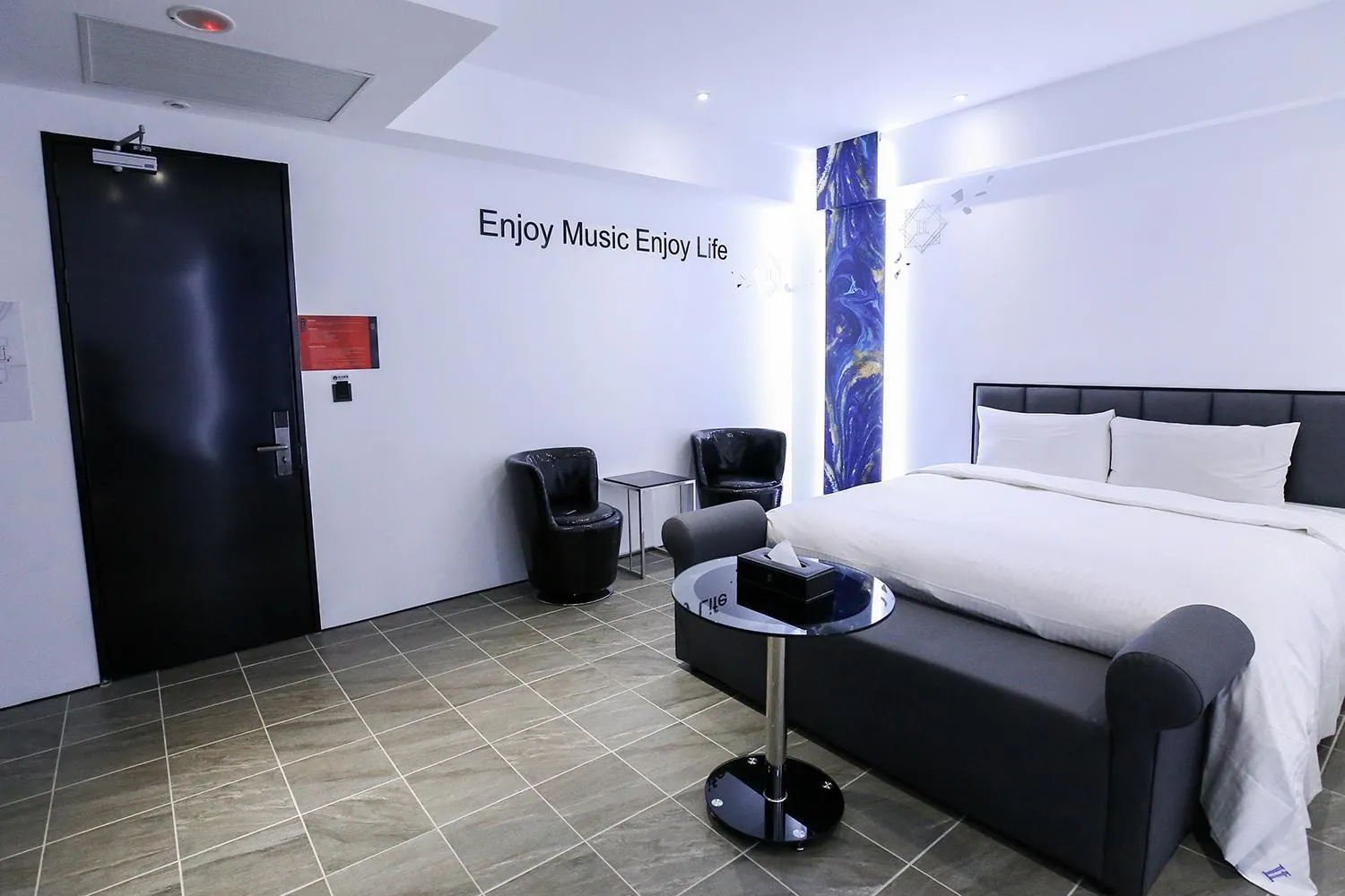 Photo of the whole room, Bed in IF漫旅館 IF Motel