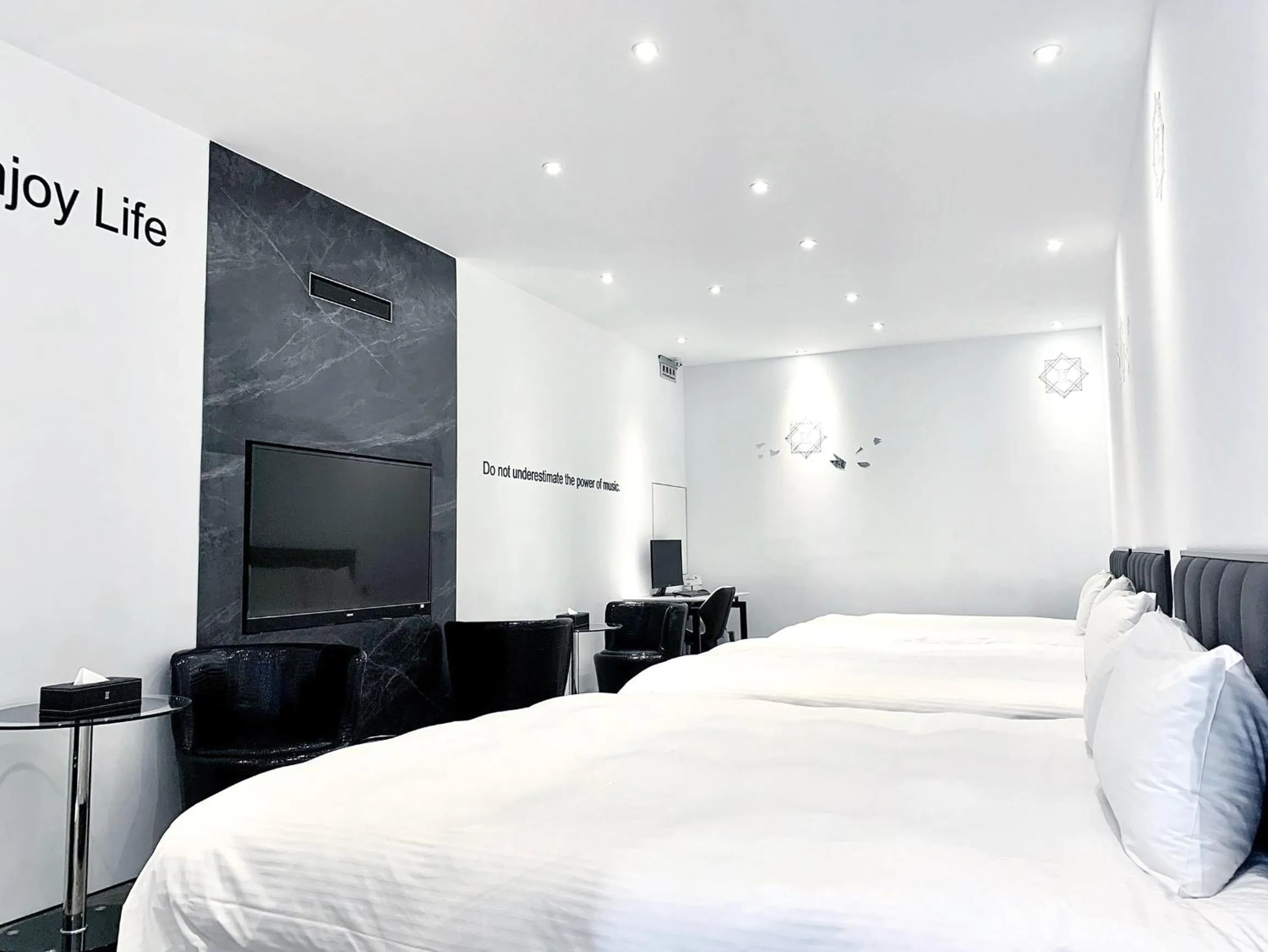 Photo of the whole room, Bed in IF漫旅館 IF Motel