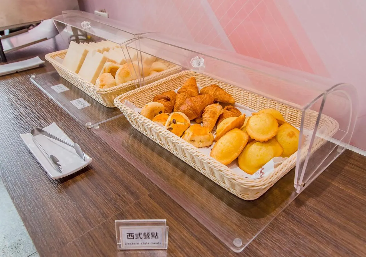 Restaurant/places to eat in IF漫旅館 IF Motel