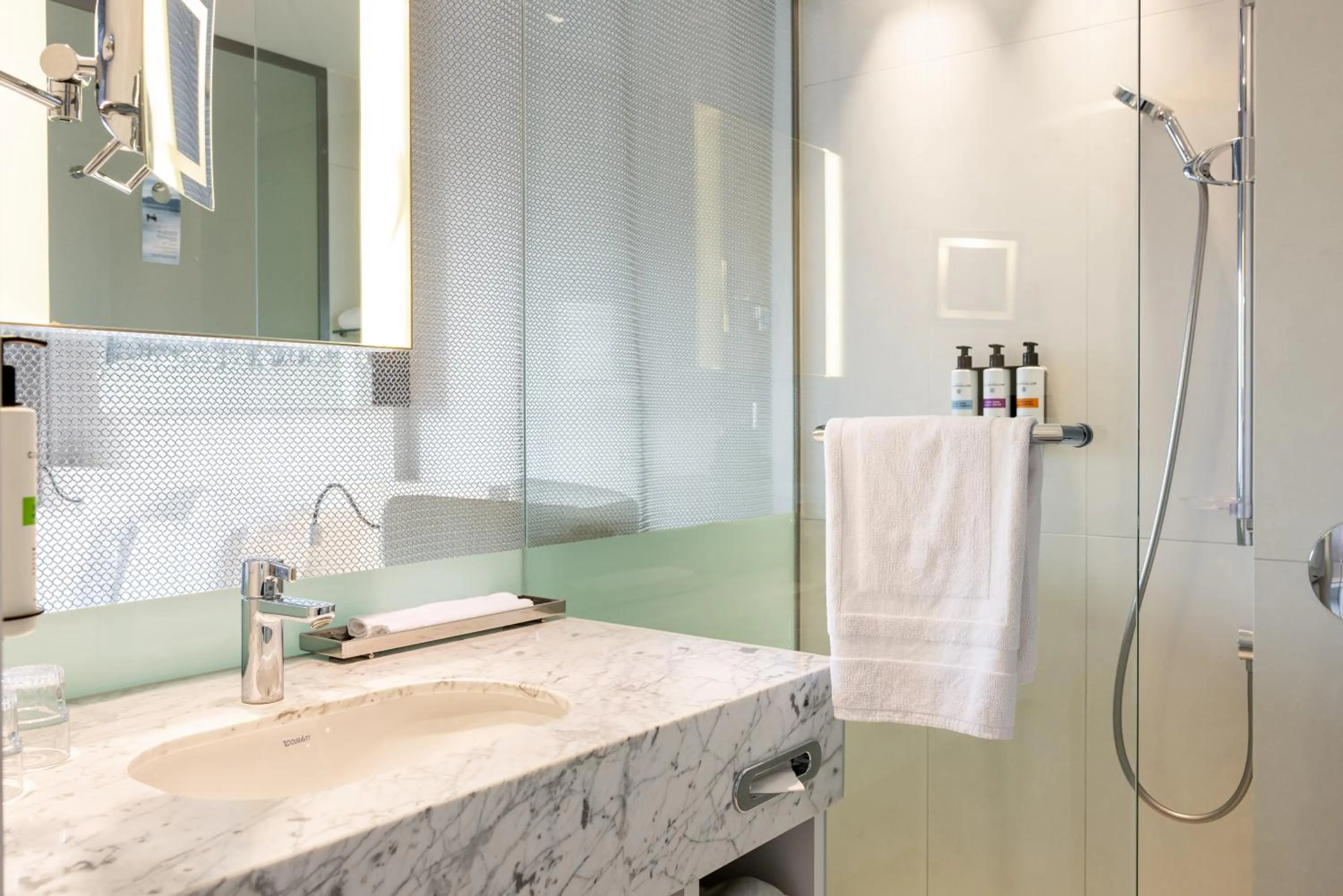 Bathroom in Pullman Eindhoven Cocagne