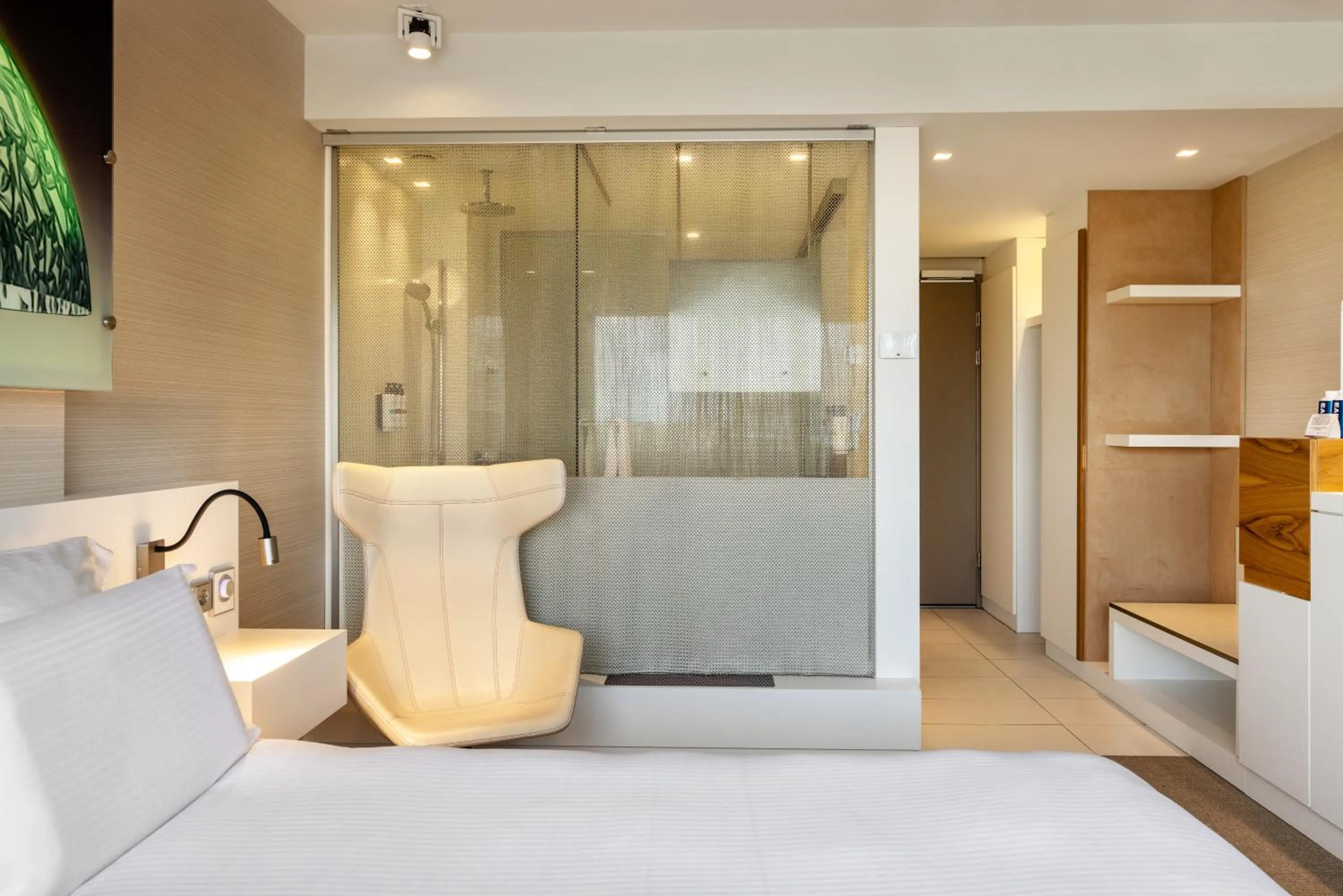 Bathroom, Bed in Pullman Eindhoven Cocagne