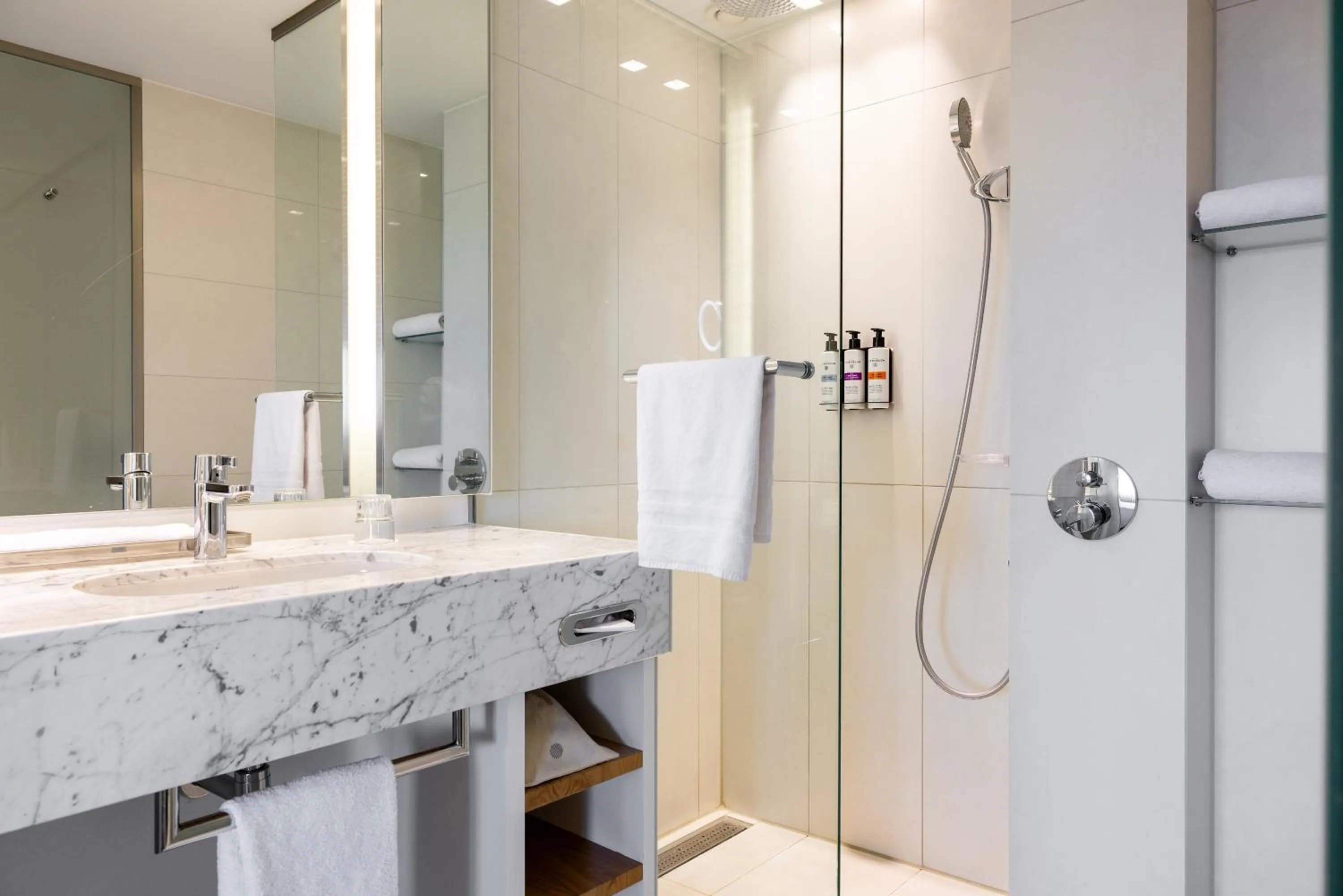 Bathroom in Pullman Eindhoven Cocagne