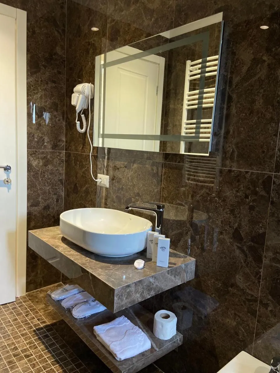 Shower in Hotel Eiffel