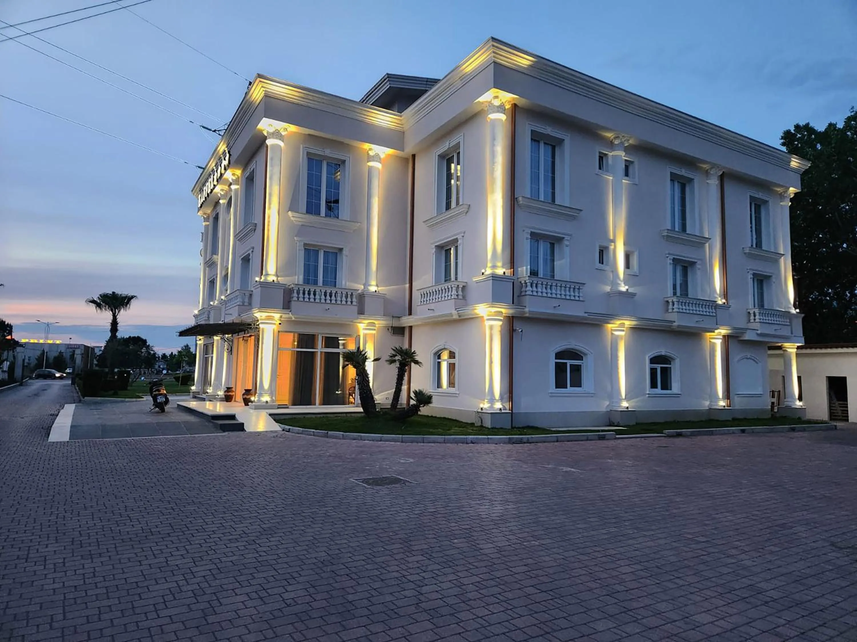 Property building in Hotel Eiffel