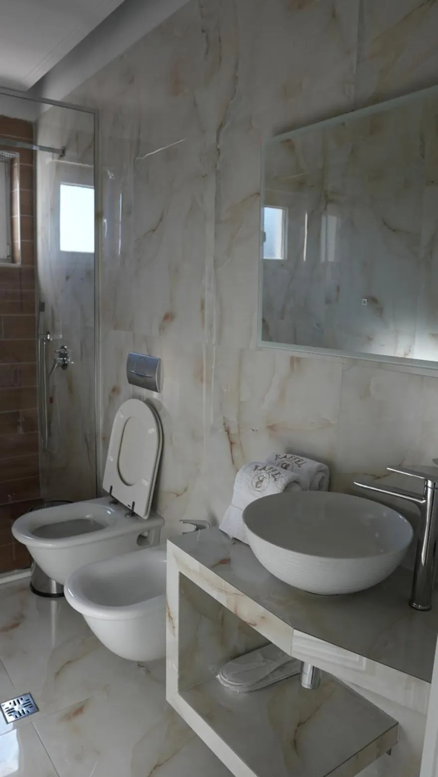 Bathroom in Hotel Eiffel