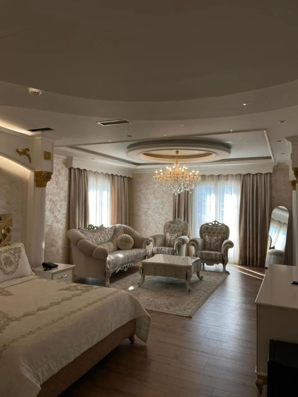 Restaurant/places to eat, Bed in Hotel Eiffel