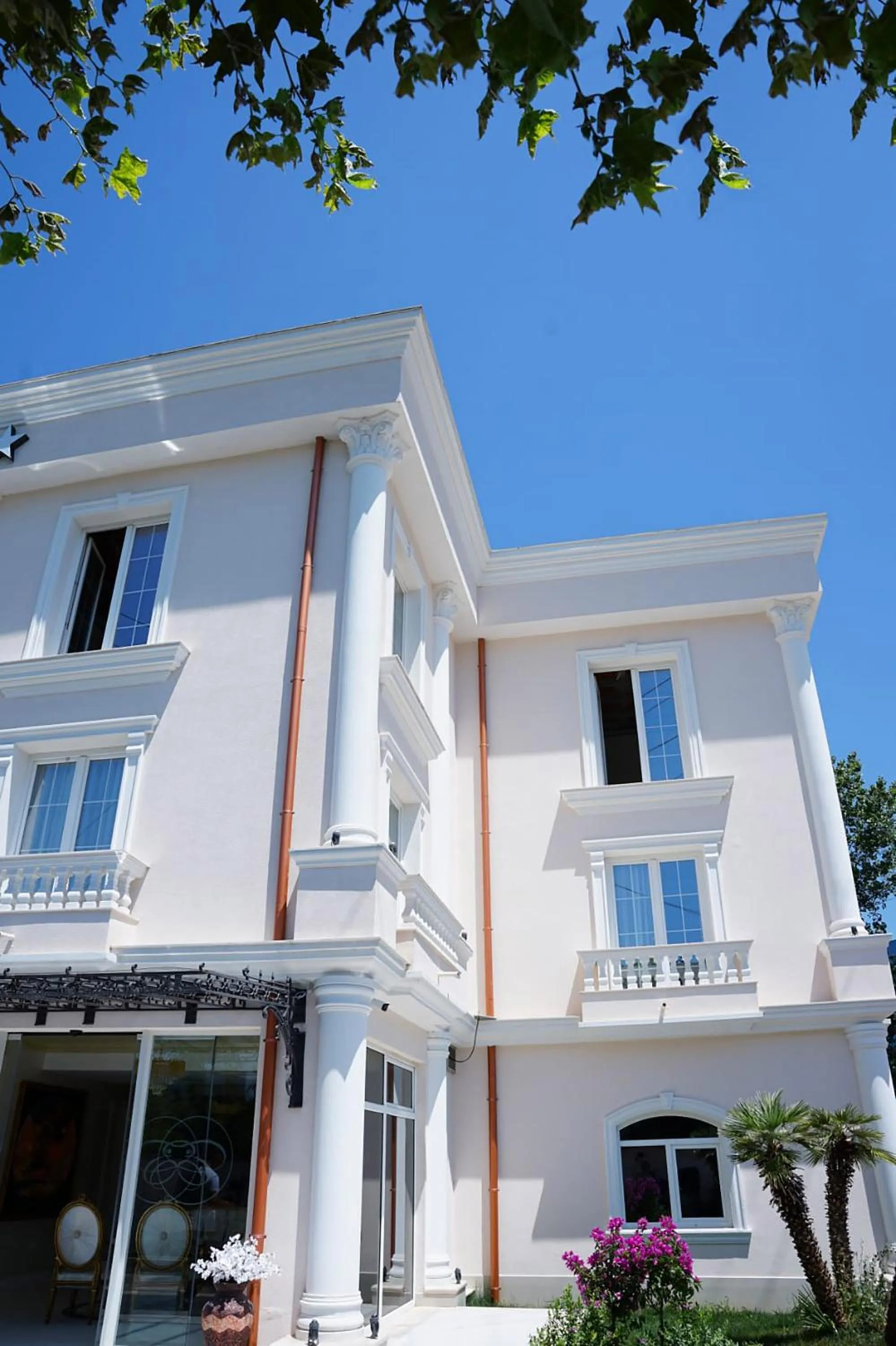 Property building in Hotel Eiffel