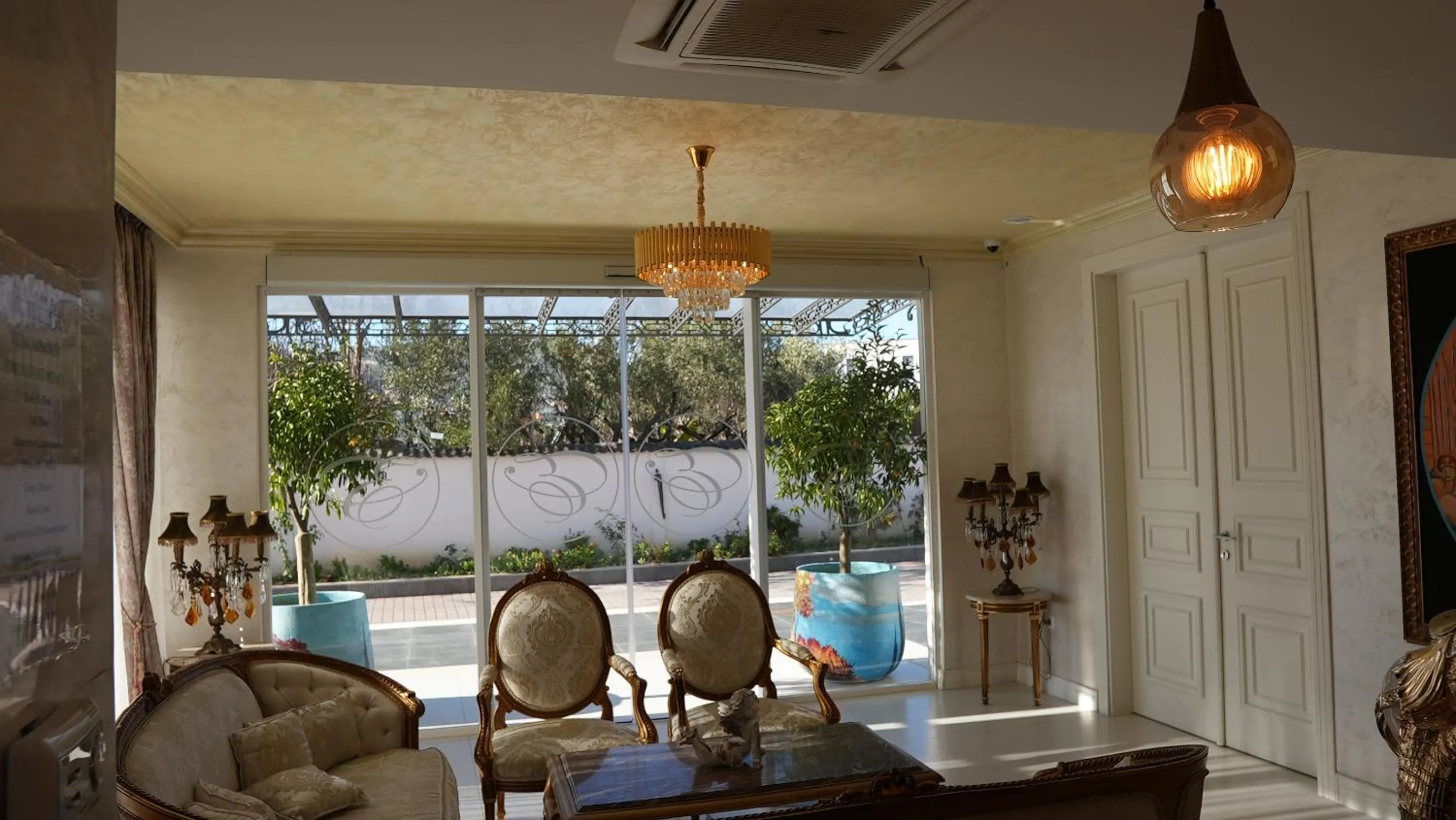 Seating area in Hotel Eiffel