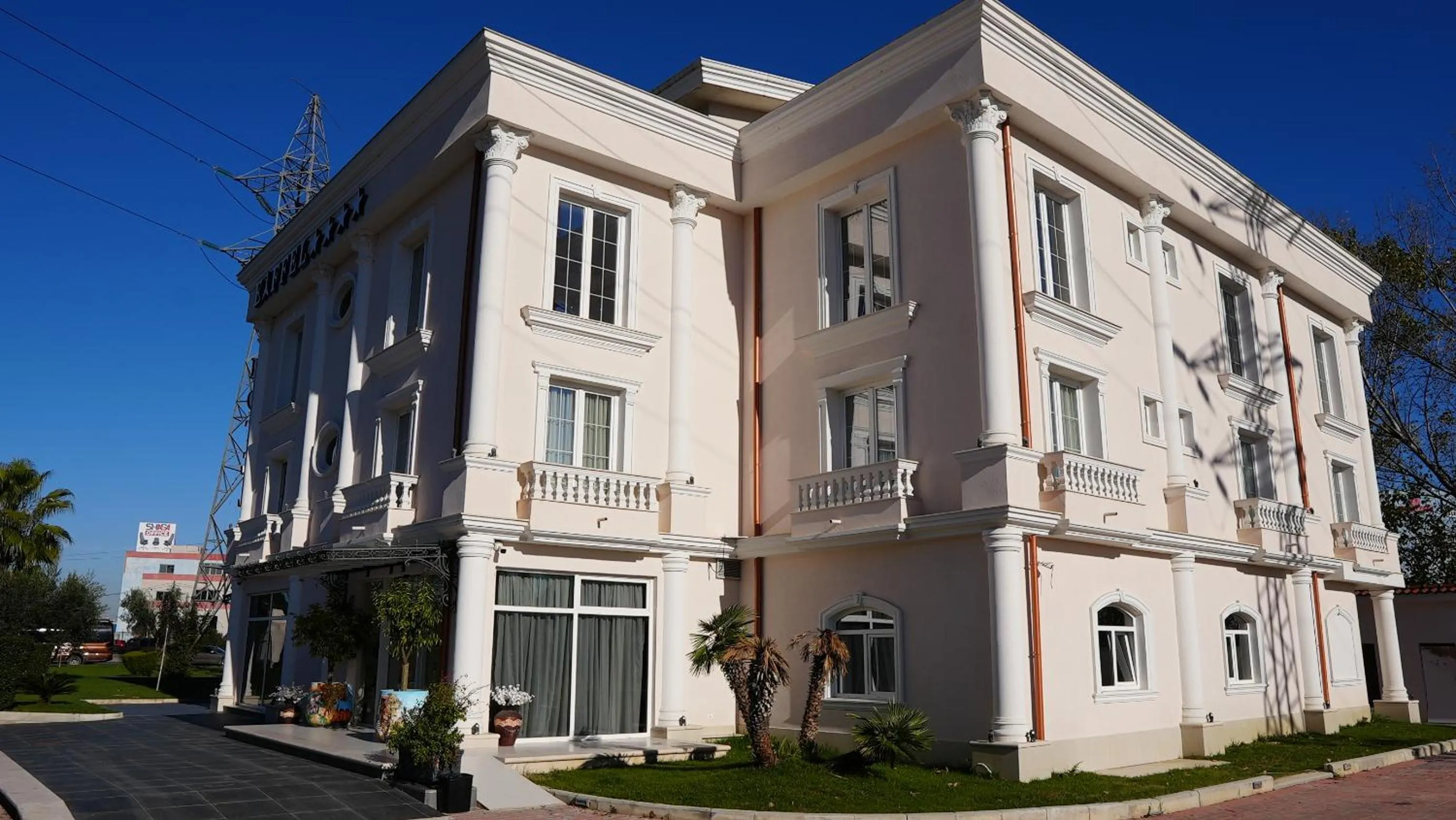 Property building in Hotel Eiffel