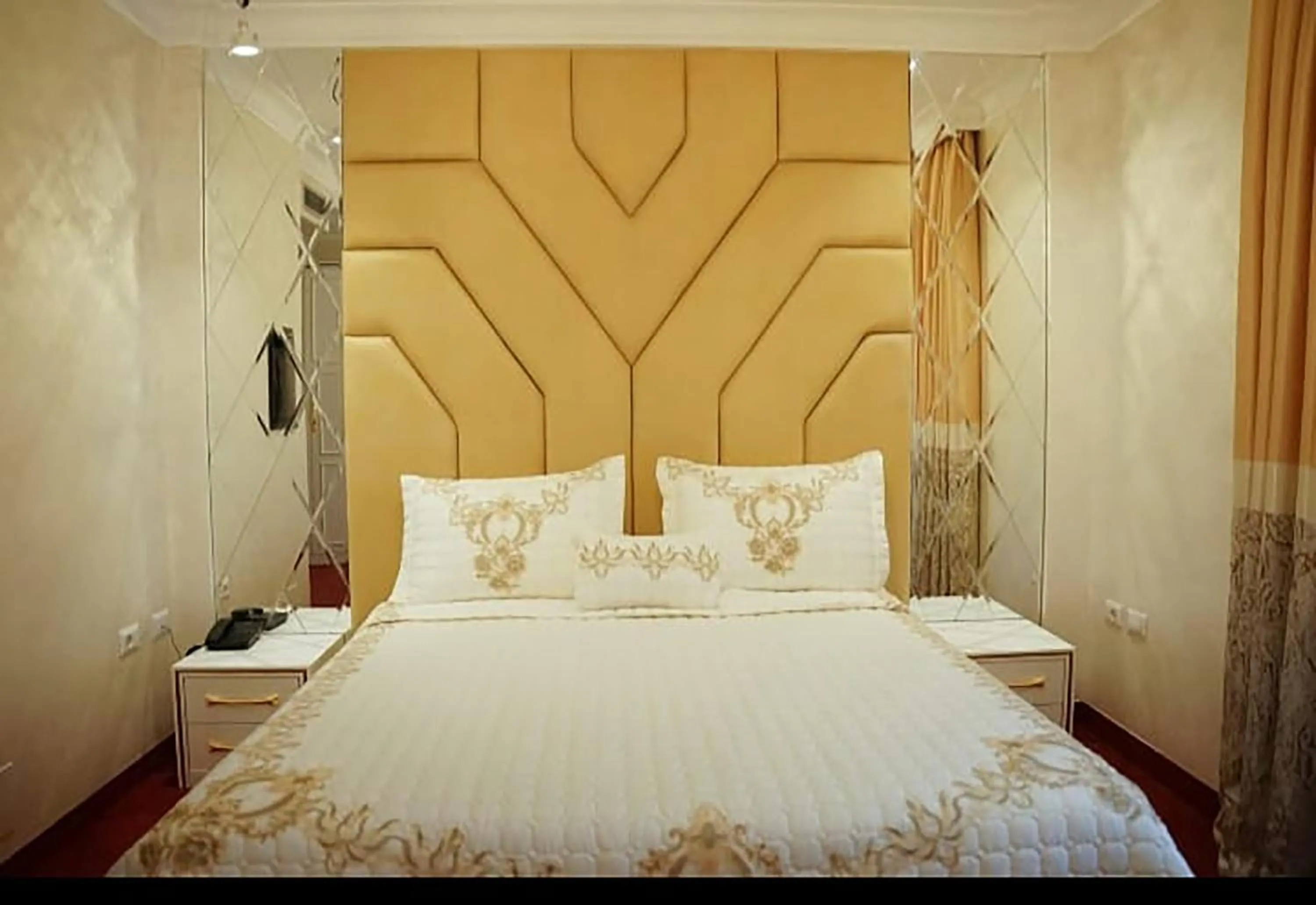 Photo of the whole room, Bed in Hotel Eiffel