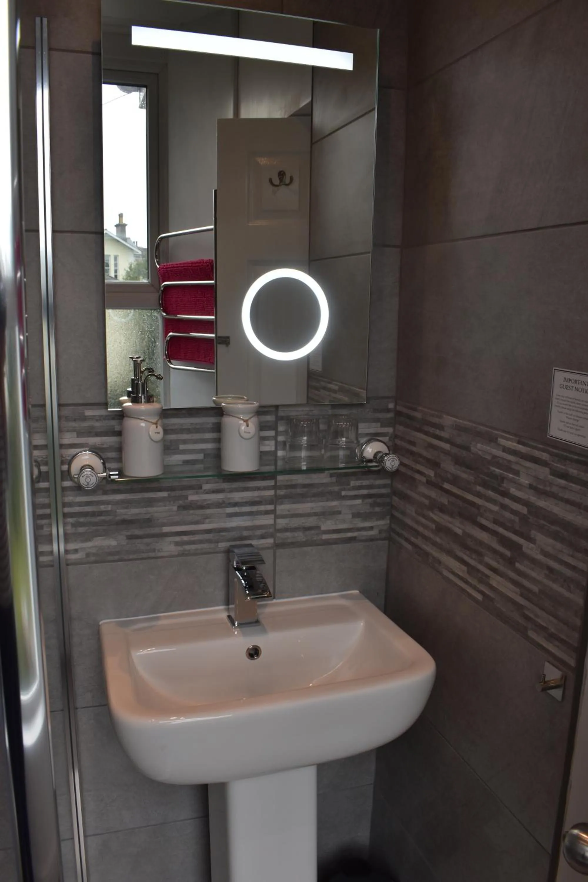 Bathroom in Acorn Lodge