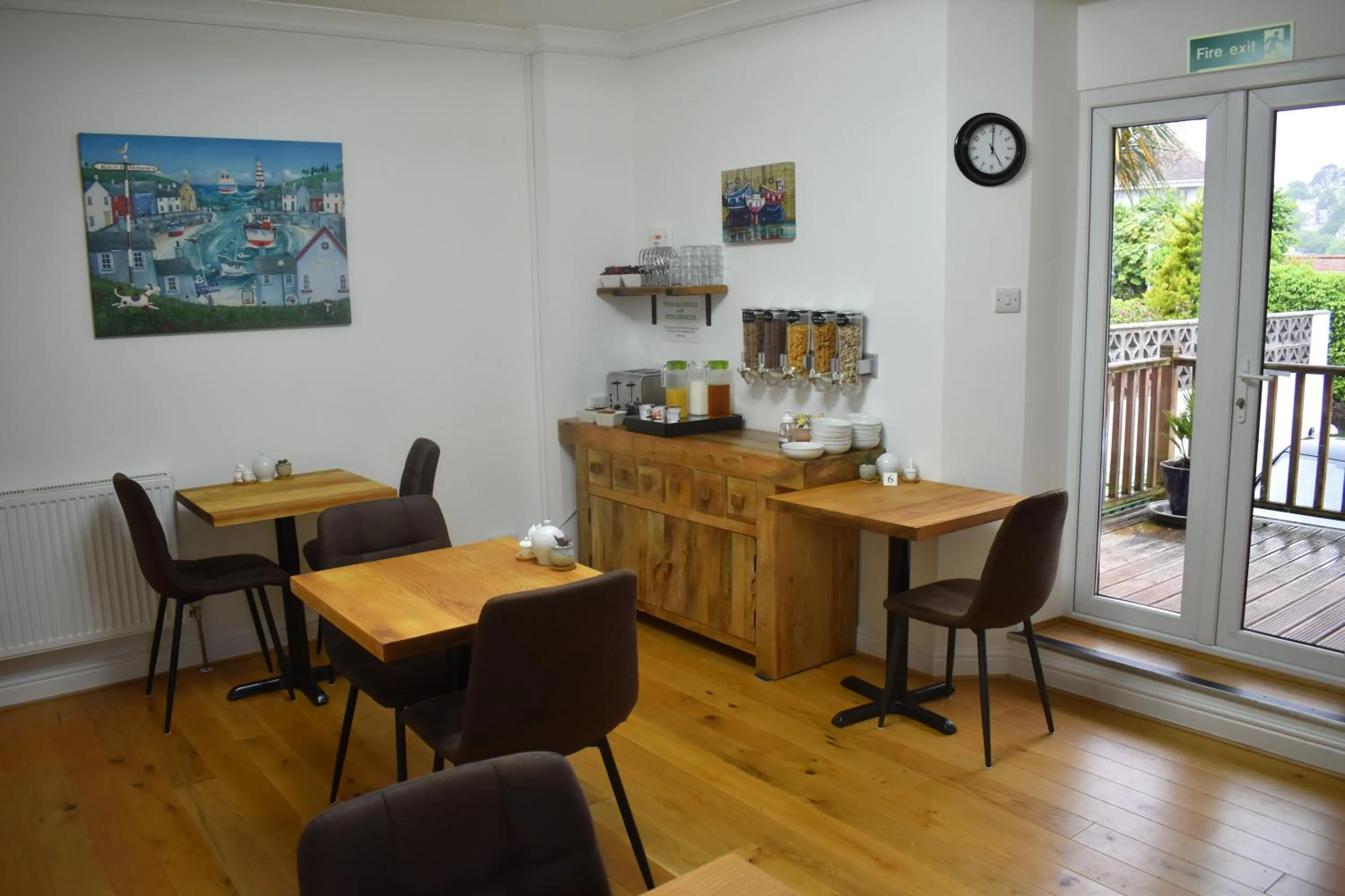 Dining area in Acorn Lodge