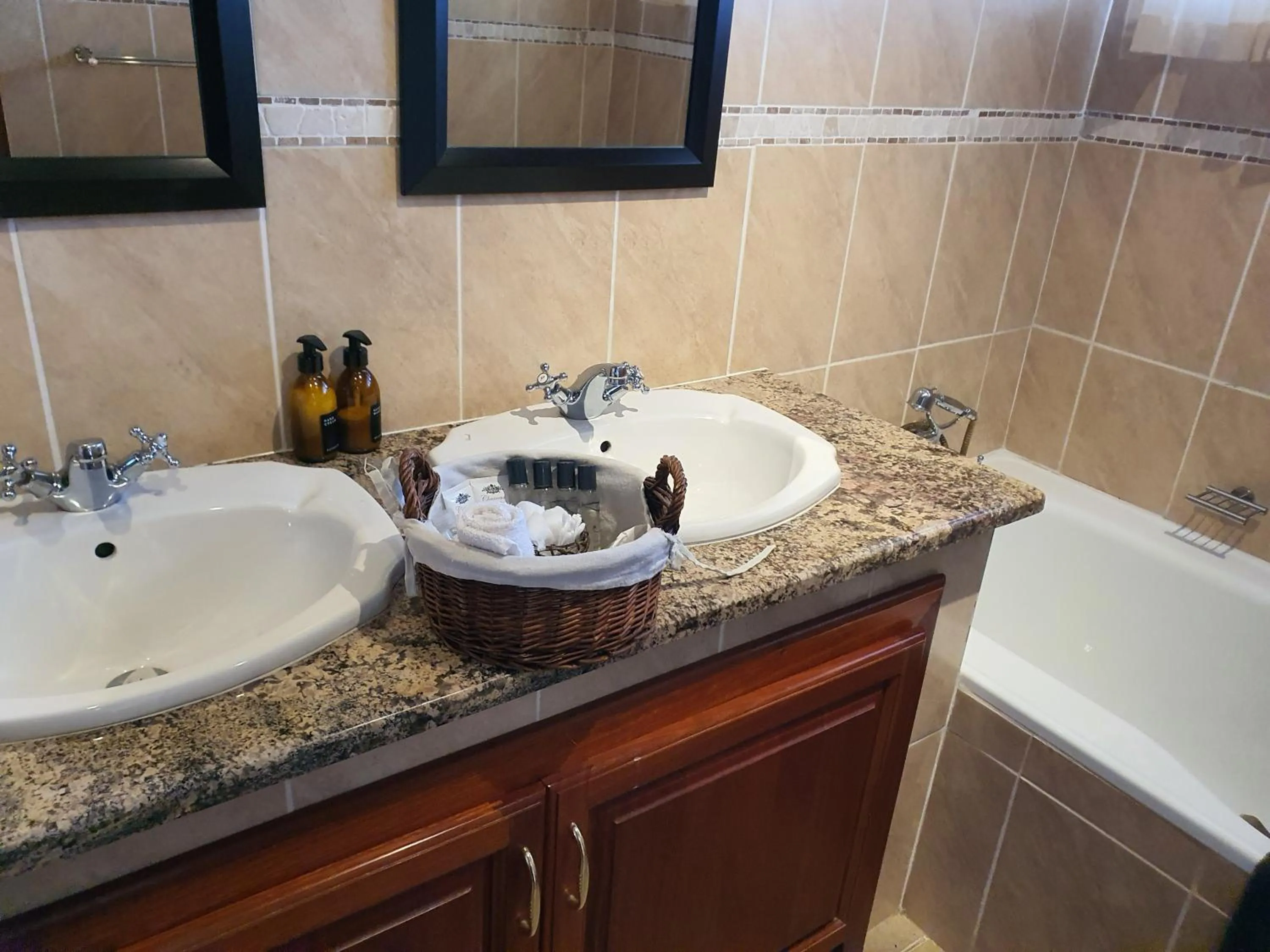 Bathroom in Inkungu Lodge