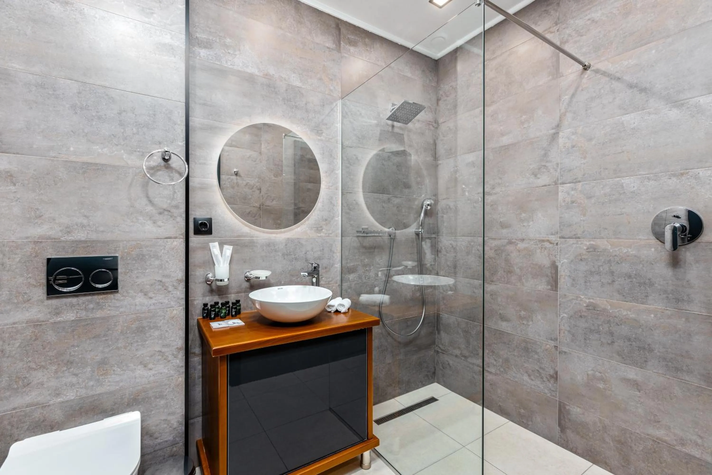 Shower in Hotel Qvevrebi