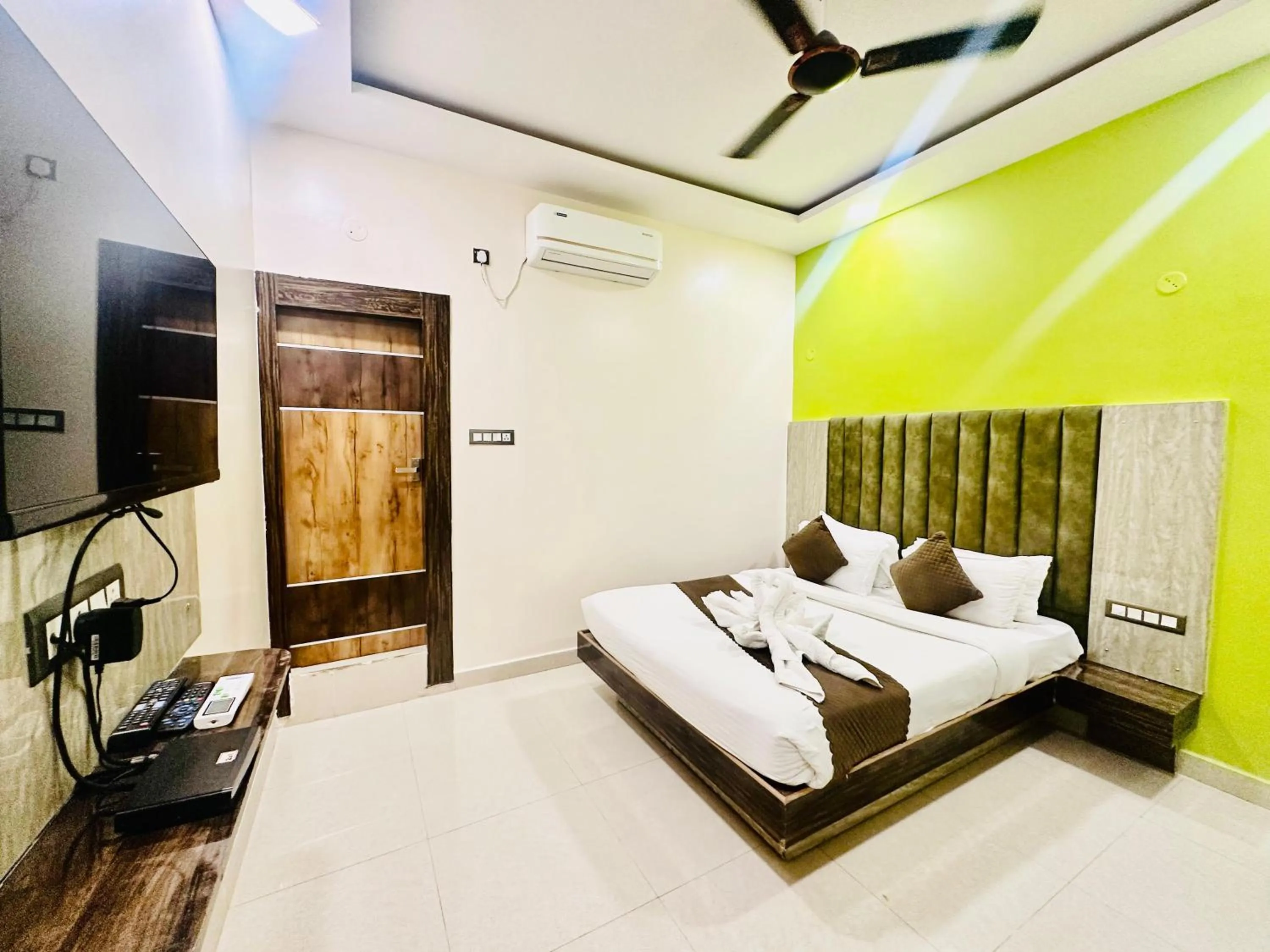 Property building, Bed in Hotel Sky International- Airport Zone Hyderabad