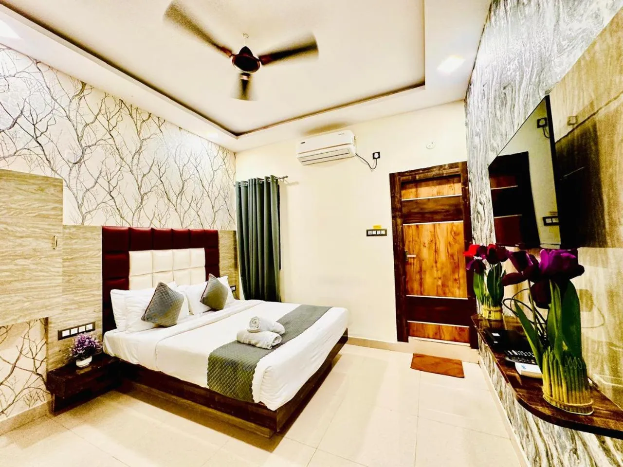 Property building, Bed in Hotel Sky International- Airport Zone Hyderabad