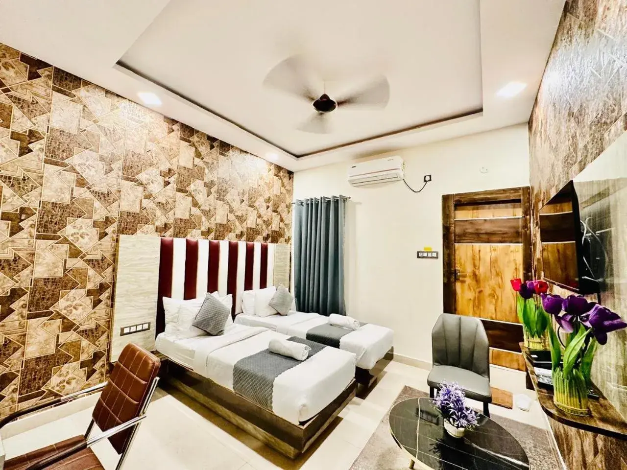 Economy Twin Room in Hotel Sky International- Airport Zone Hyderabad Economy Twin Room in Hotel Sky International- Airport Zone Hyderabad