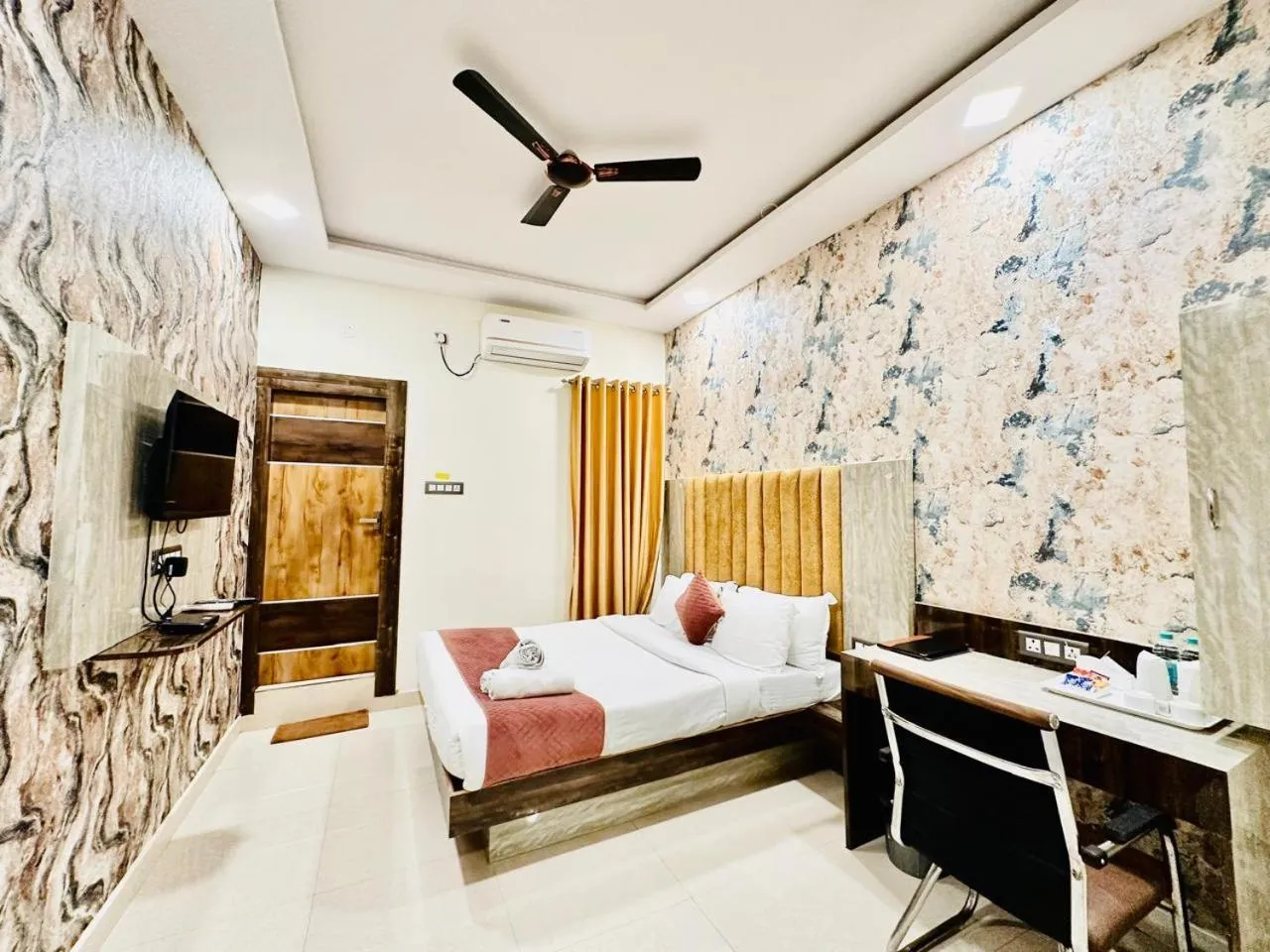 Property building, Bed in Hotel Sky International- Airport Zone Hyderabad