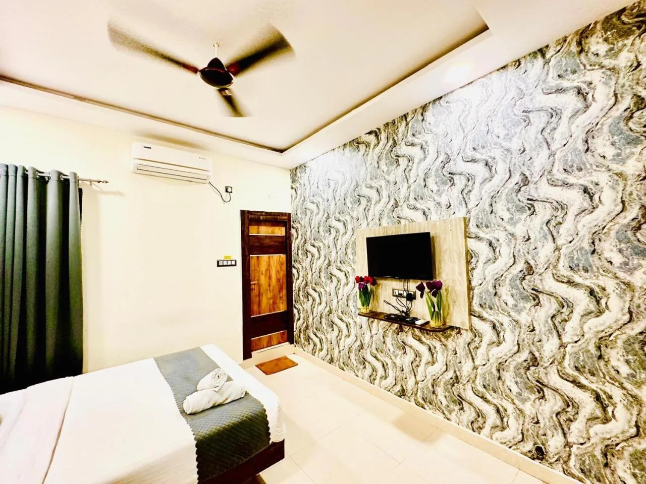 Property building, Bed in Hotel Sky International- Airport Zone Hyderabad