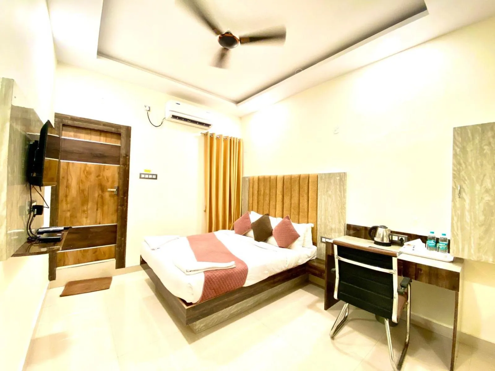 Property building, Bed in Hotel Sky International- Airport Zone Hyderabad
