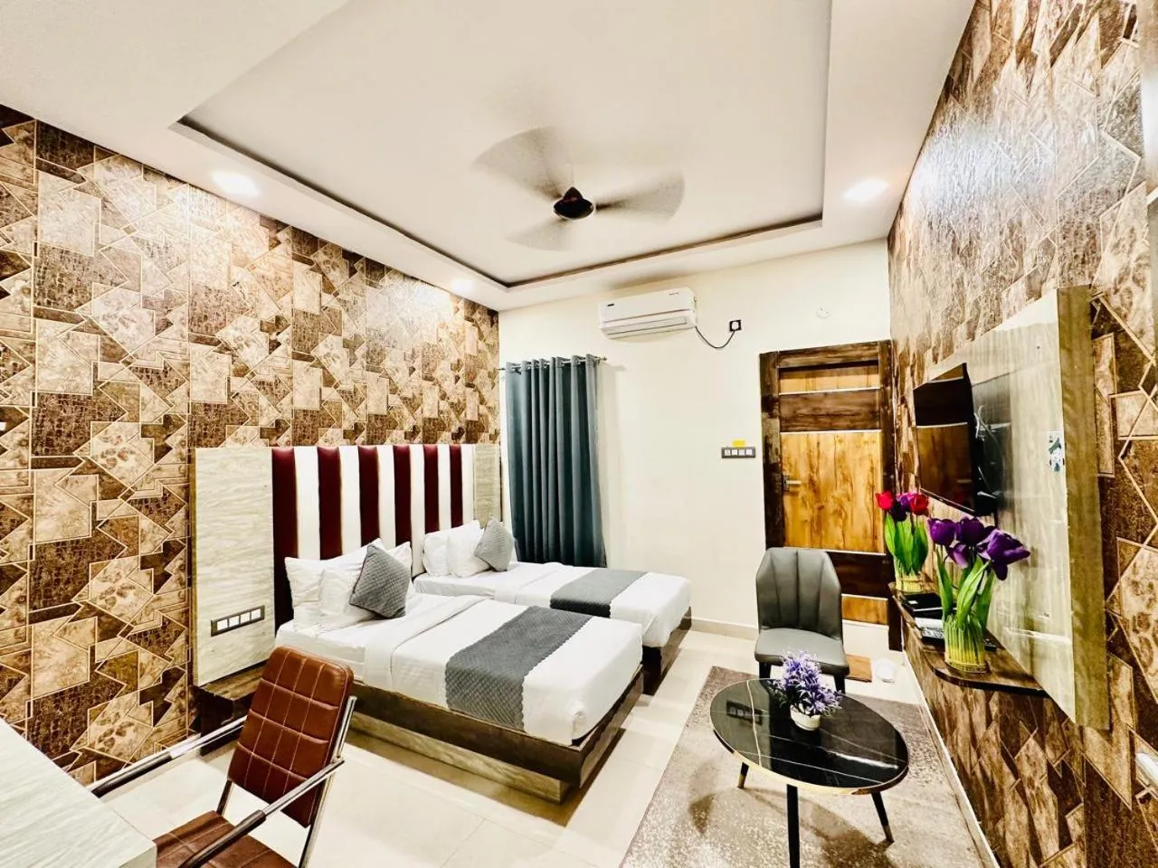 Property building, Bed in Hotel Sky International- Airport Zone Hyderabad