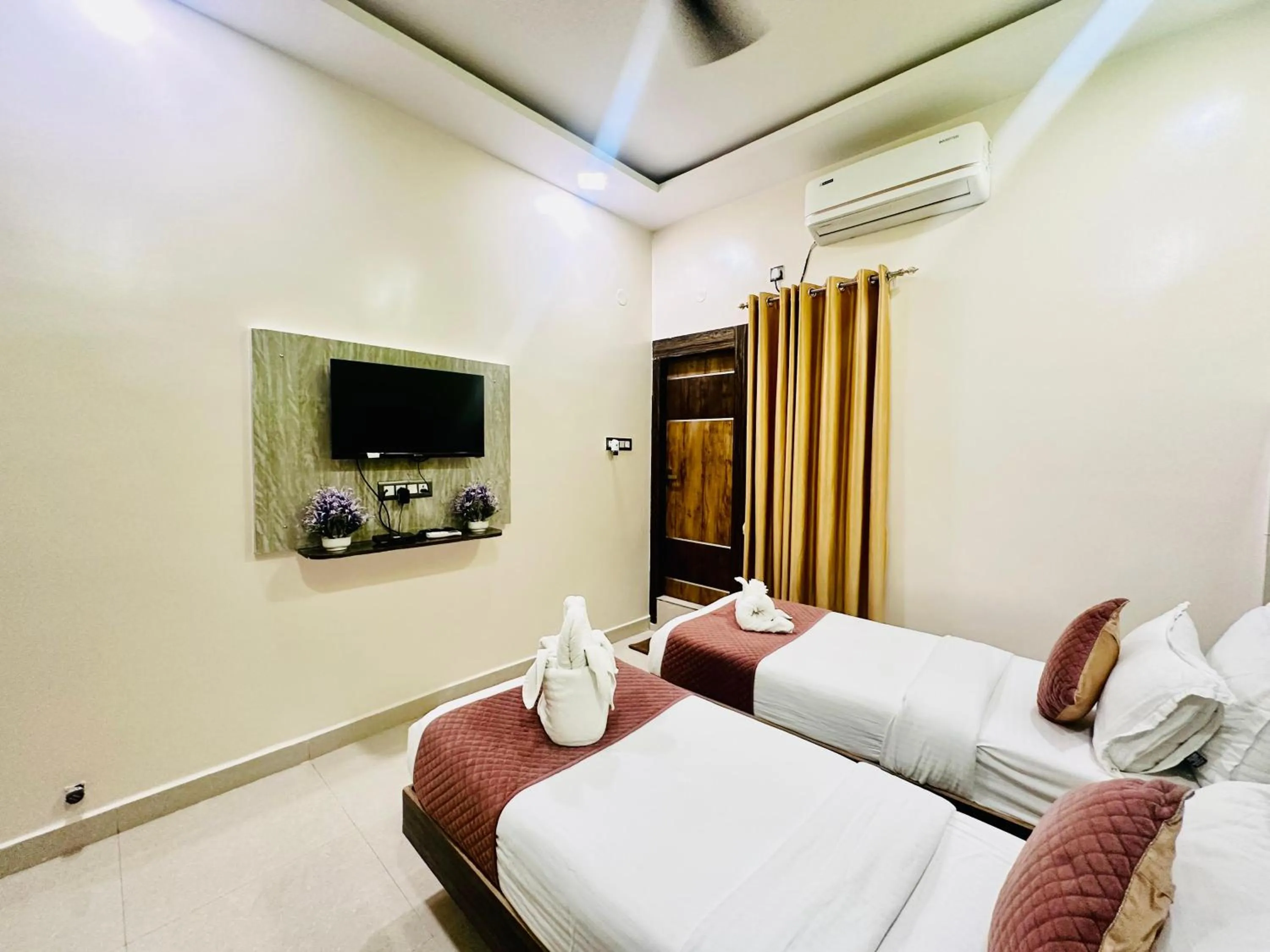 Property building, Bed in Hotel Sky International- Airport Zone Hyderabad