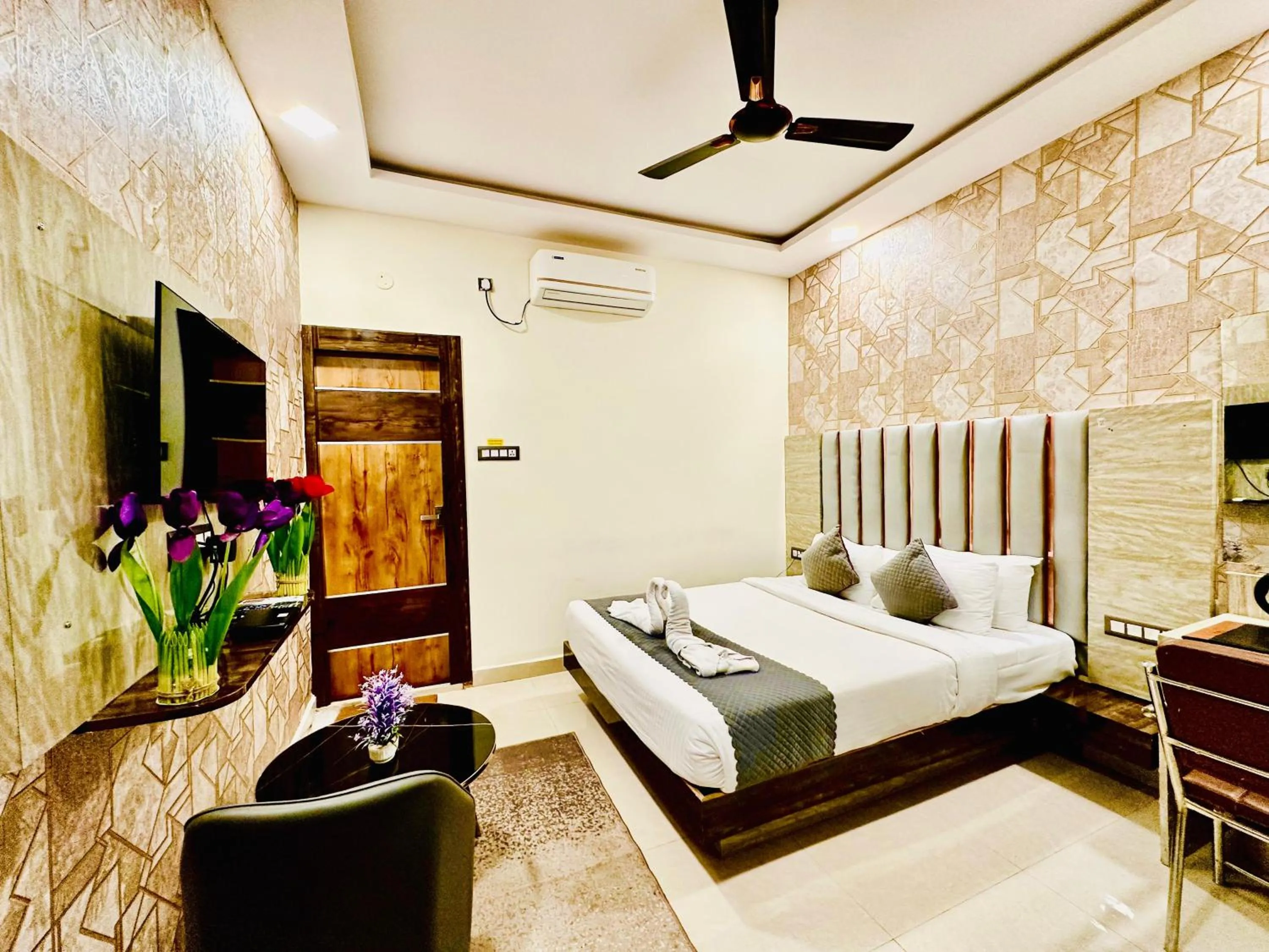 Property building, Bed in Hotel Sky International- Airport Zone Hyderabad