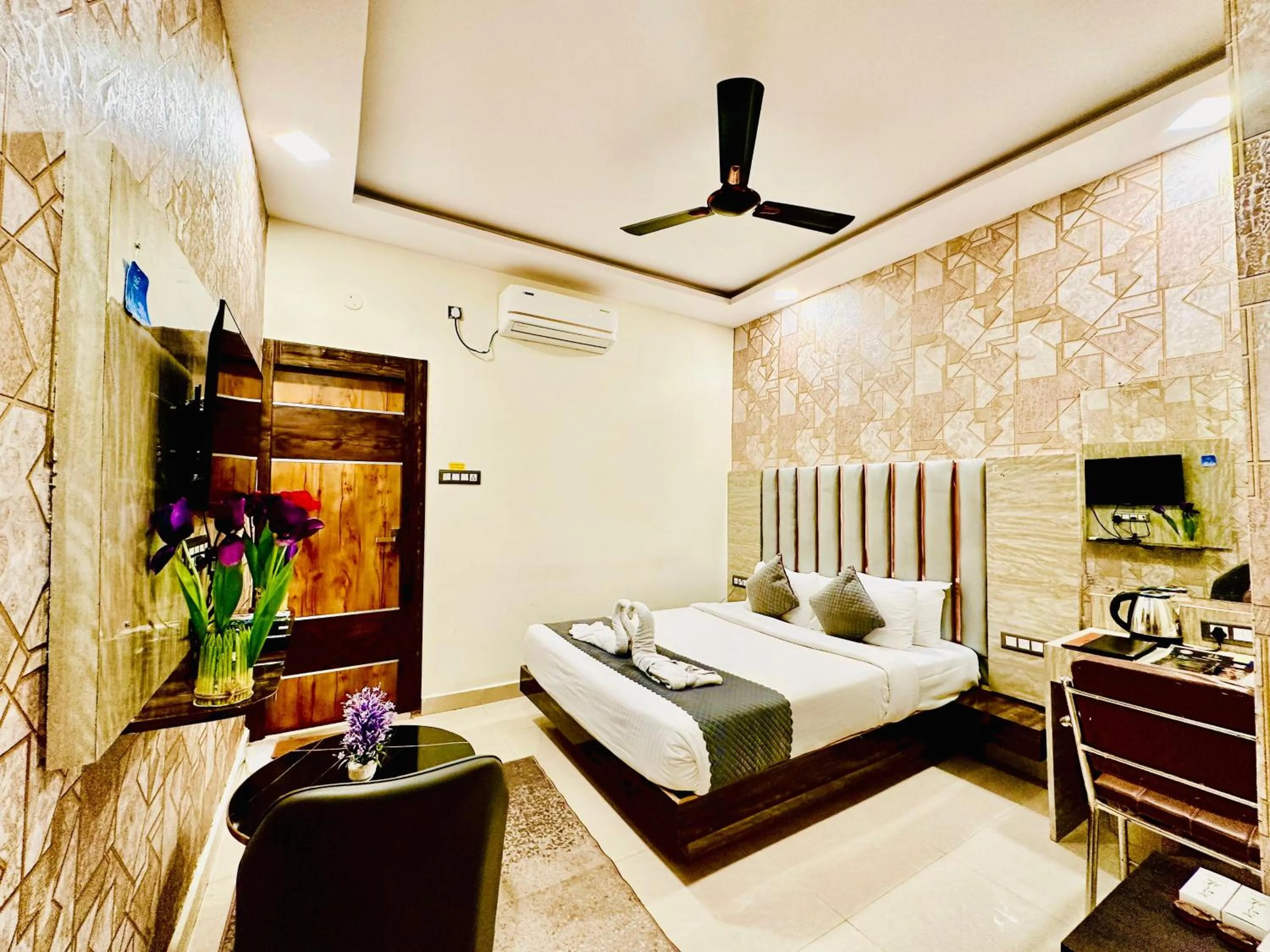 Property building, Bed in Hotel Sky International- Airport Zone Hyderabad