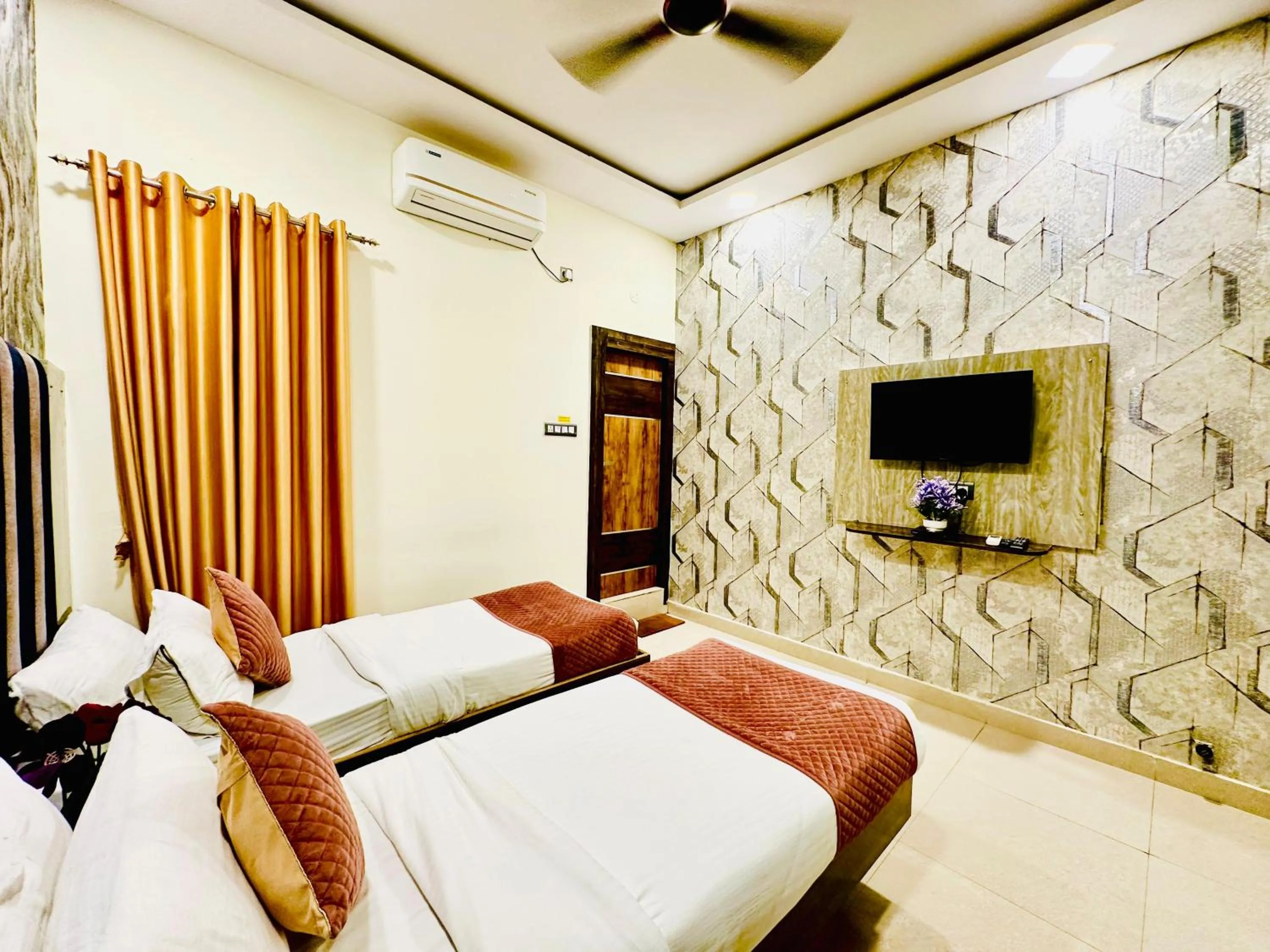 Property building, Bed in Hotel Sky International- Airport Zone Hyderabad