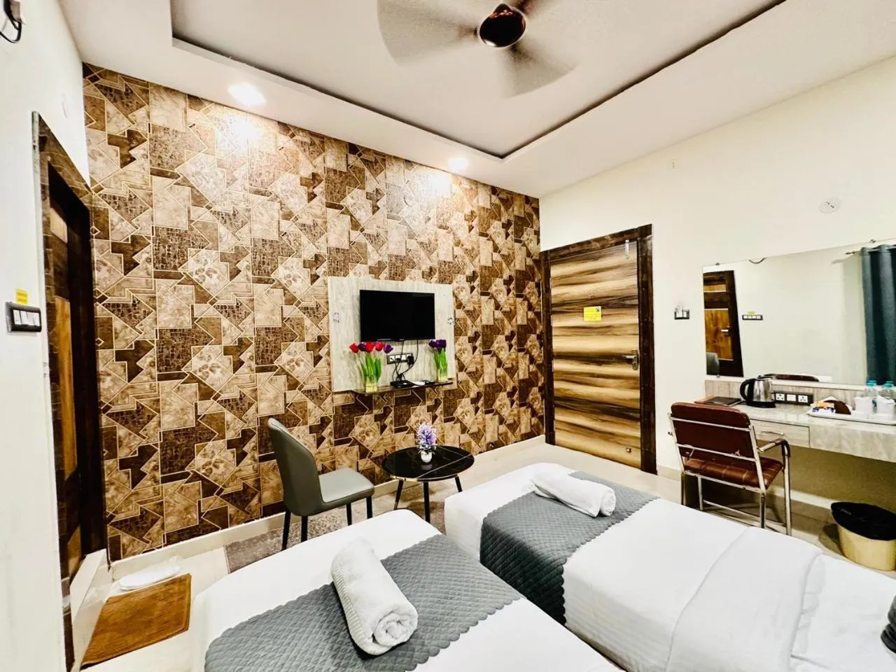 Property building, Bed in Hotel Sky International- Airport Zone Hyderabad