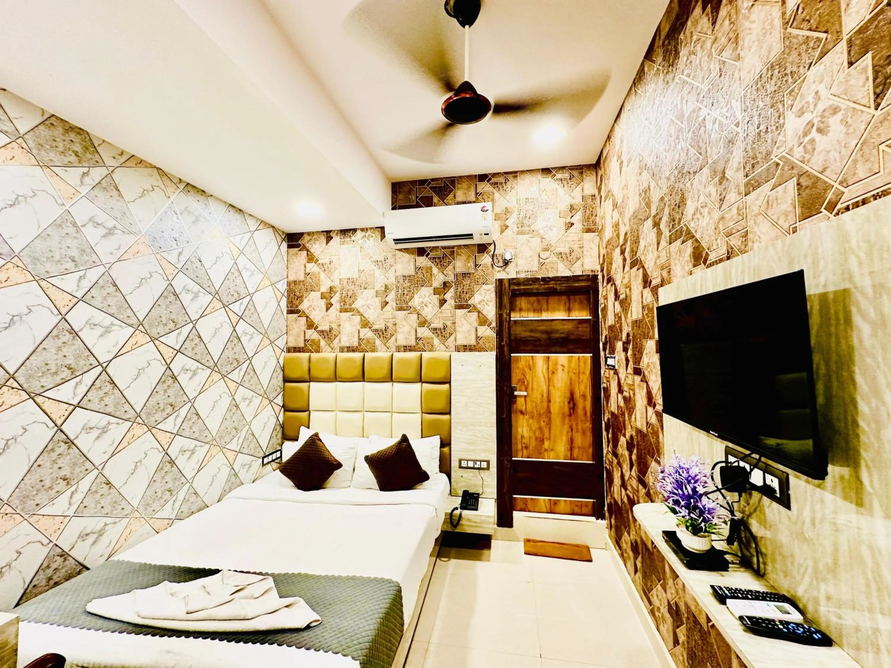 Property building, Bed in Hotel Sky International- Airport Zone Hyderabad