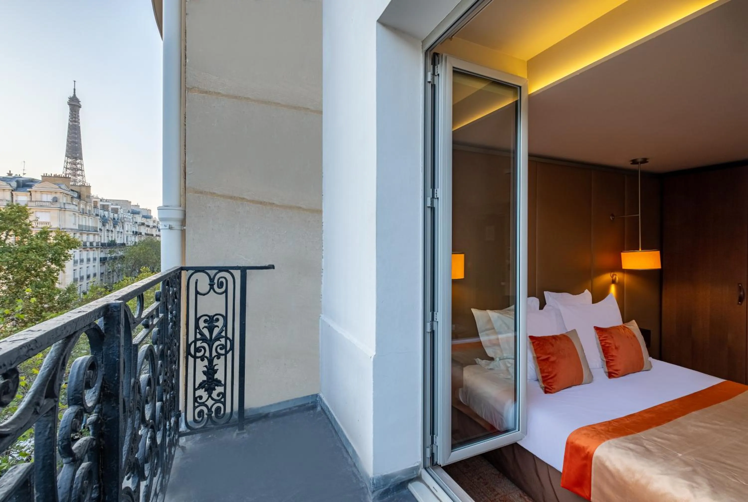 View (from property/room), Bed in Hôtel La Bourdonnais by Inwood Hotels